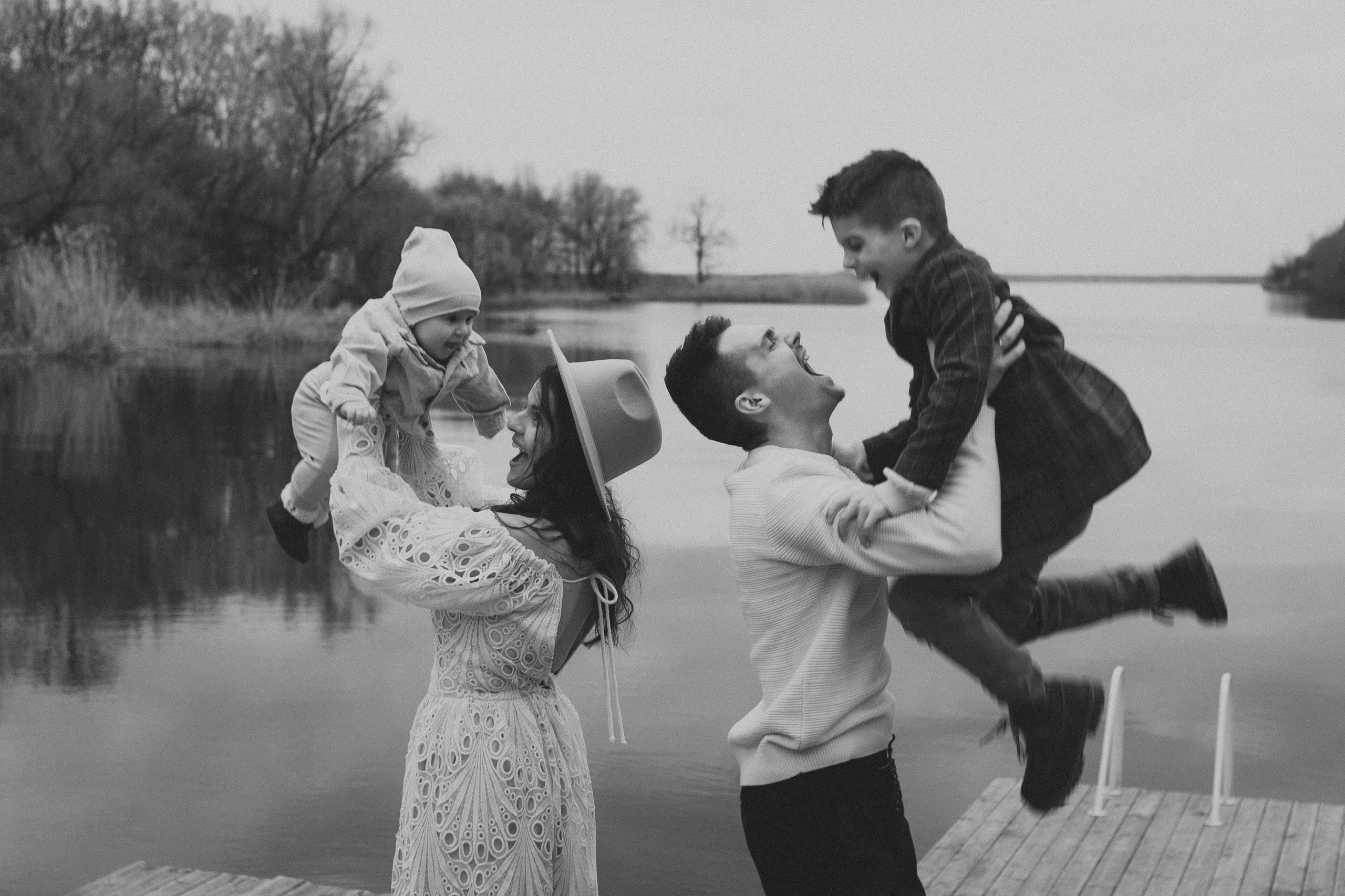 У озера. Professional photographer in Paris — Shybitska Iryna