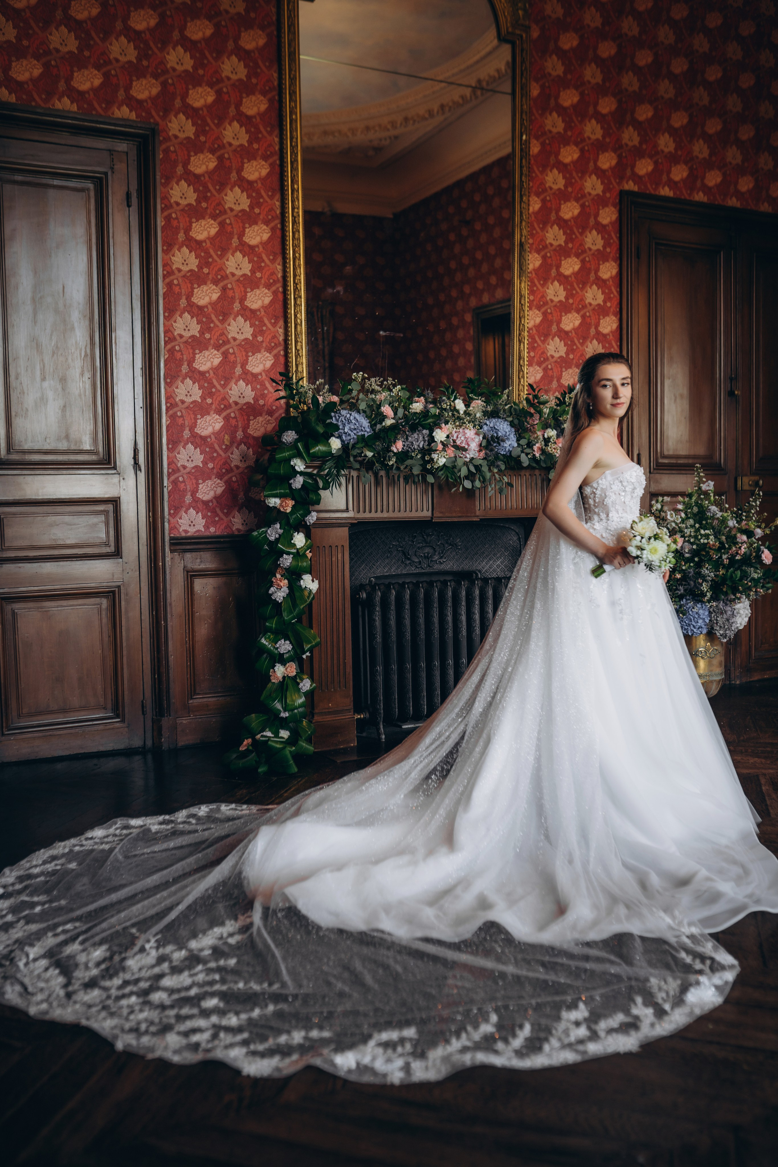 Свадебная фотосессия во французском замке. Professional photographer in Paris — Shybitska Iryna