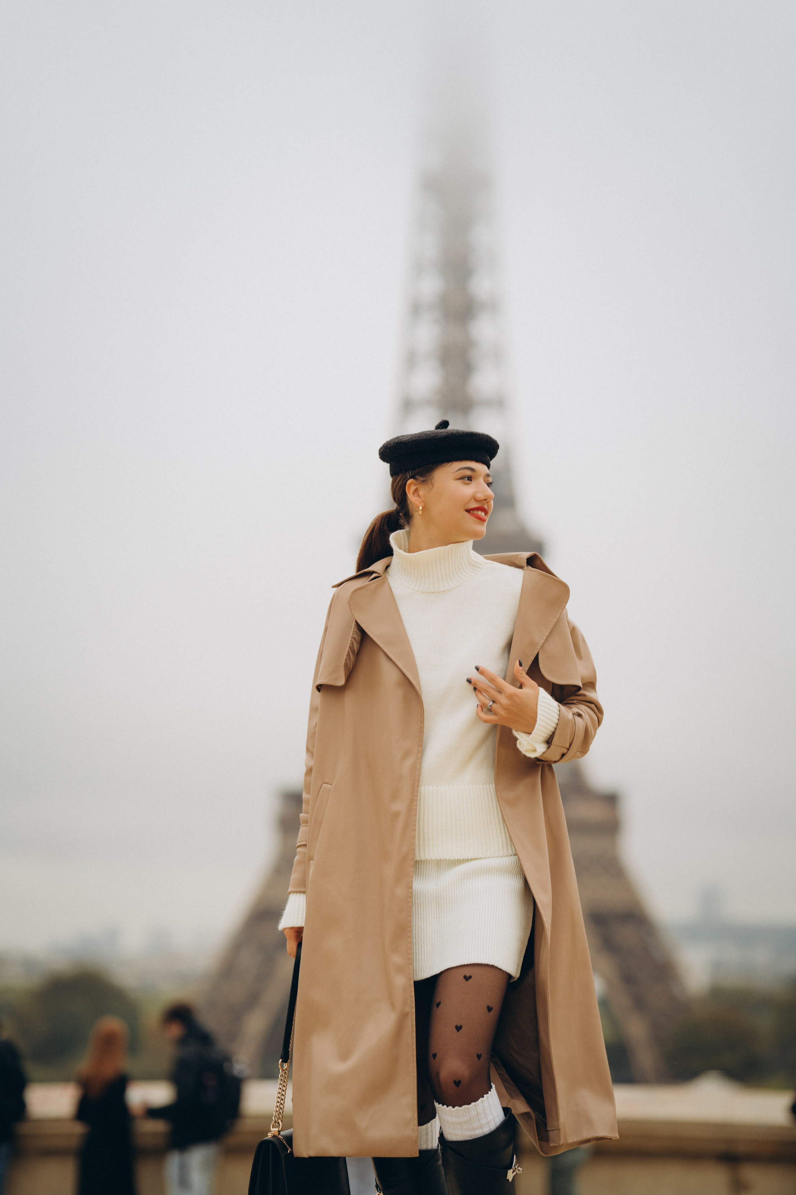 Photo shoot in Paris on a rainy day. Professional photographer in Paris — Shybitska Iryna