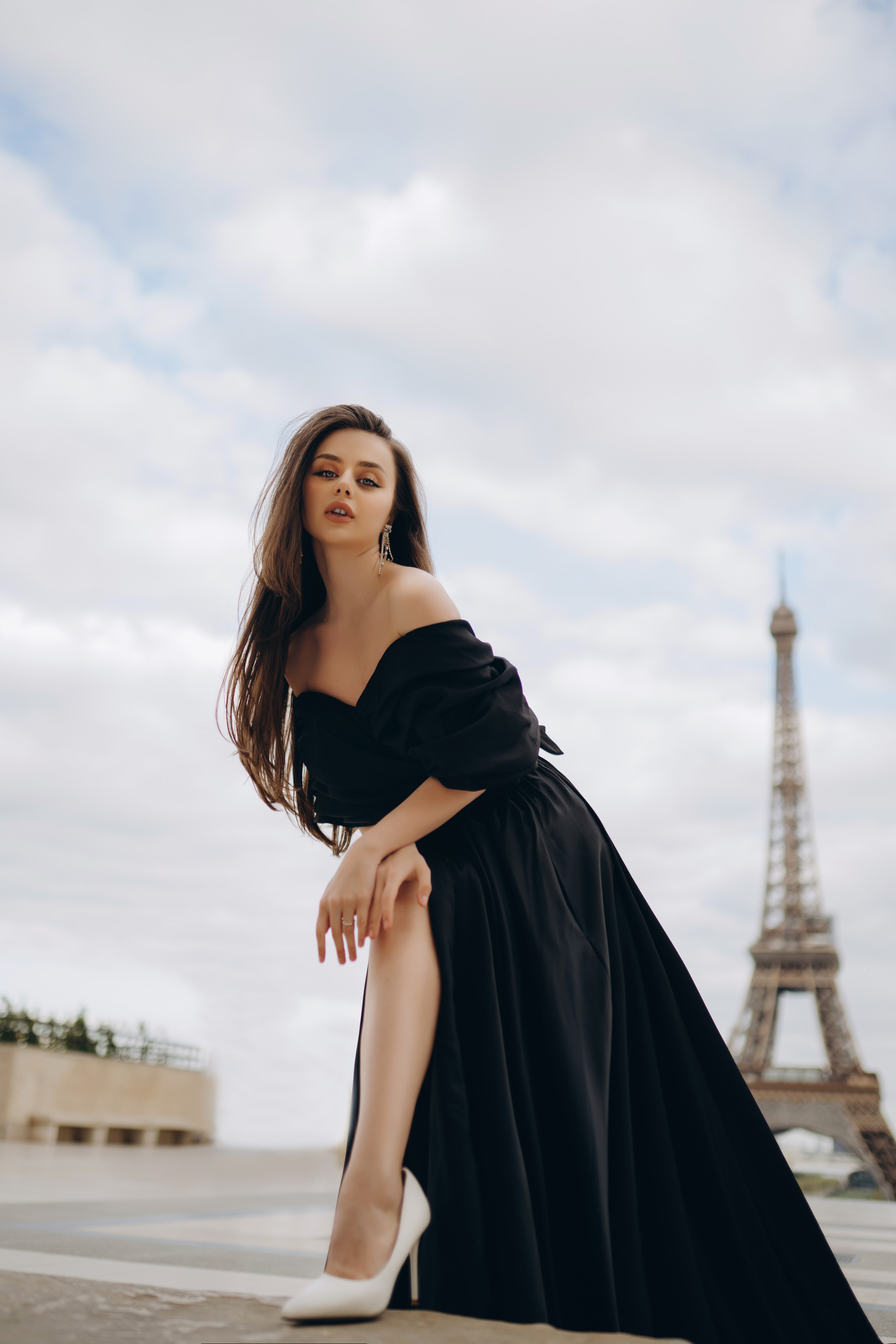 Eiffel Tower — Photo shoot. Professional photographer in Paris — Shybitska Iryna