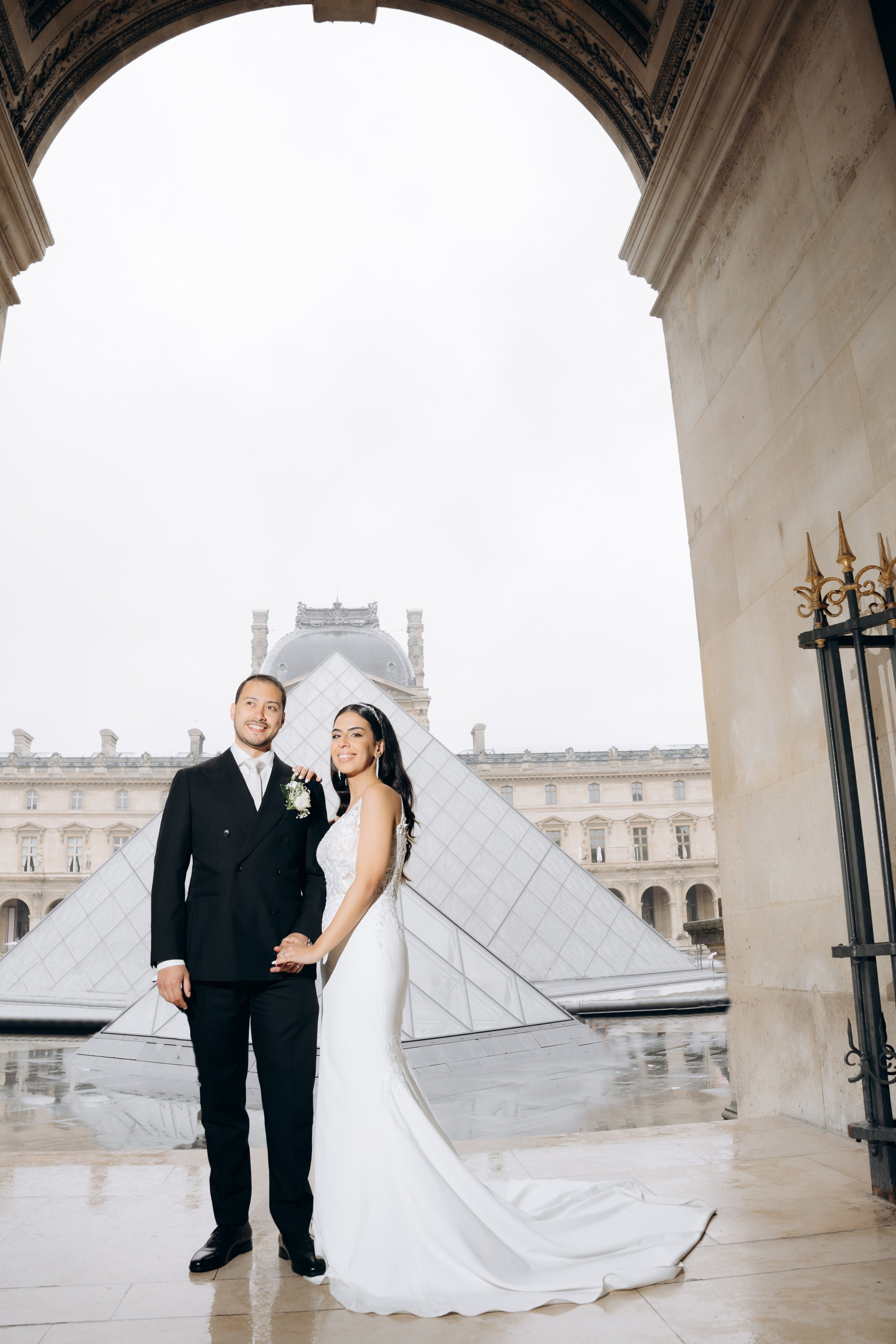Wedding photo shoot in France_Cabriolet_Paris. Professional photographer in Paris — Shybitska Iryna