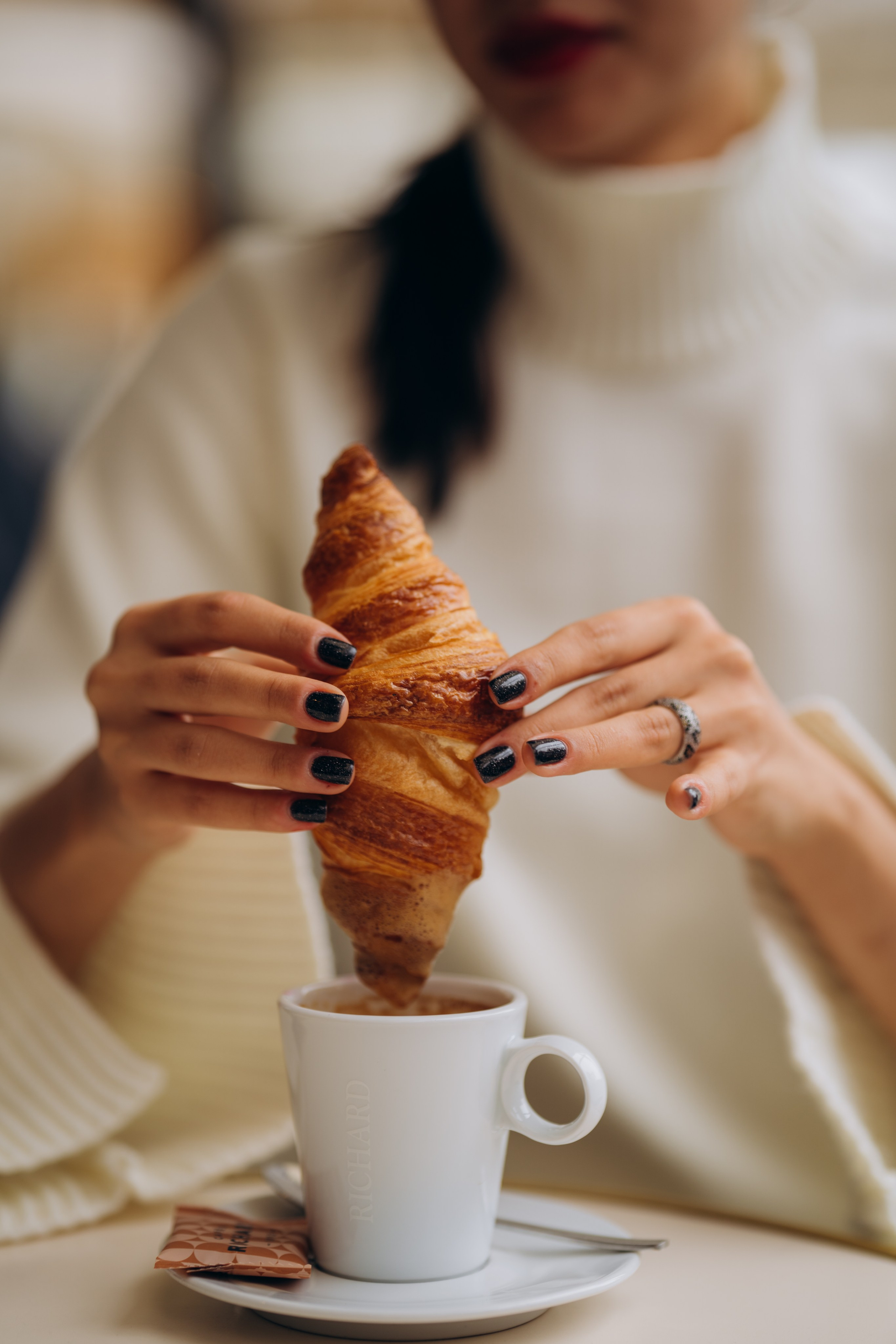 Photo shoot in Paris on a rainy day. Professional photographer in Paris — Shybitska Iryna
