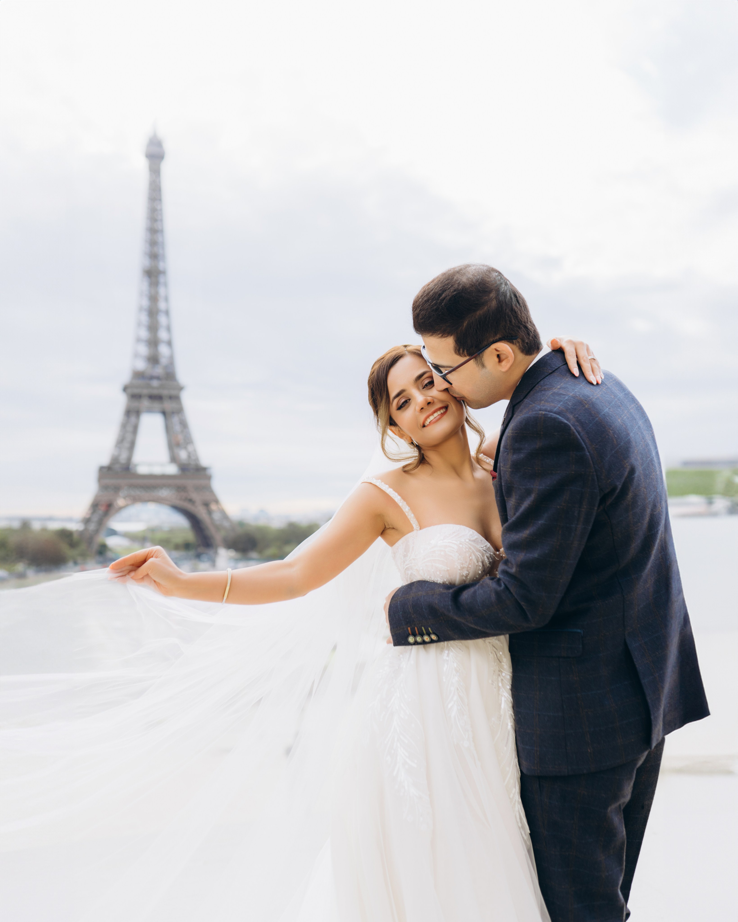 Wedding photo shoot. Professional photographer in Paris — Shybitska Iryna