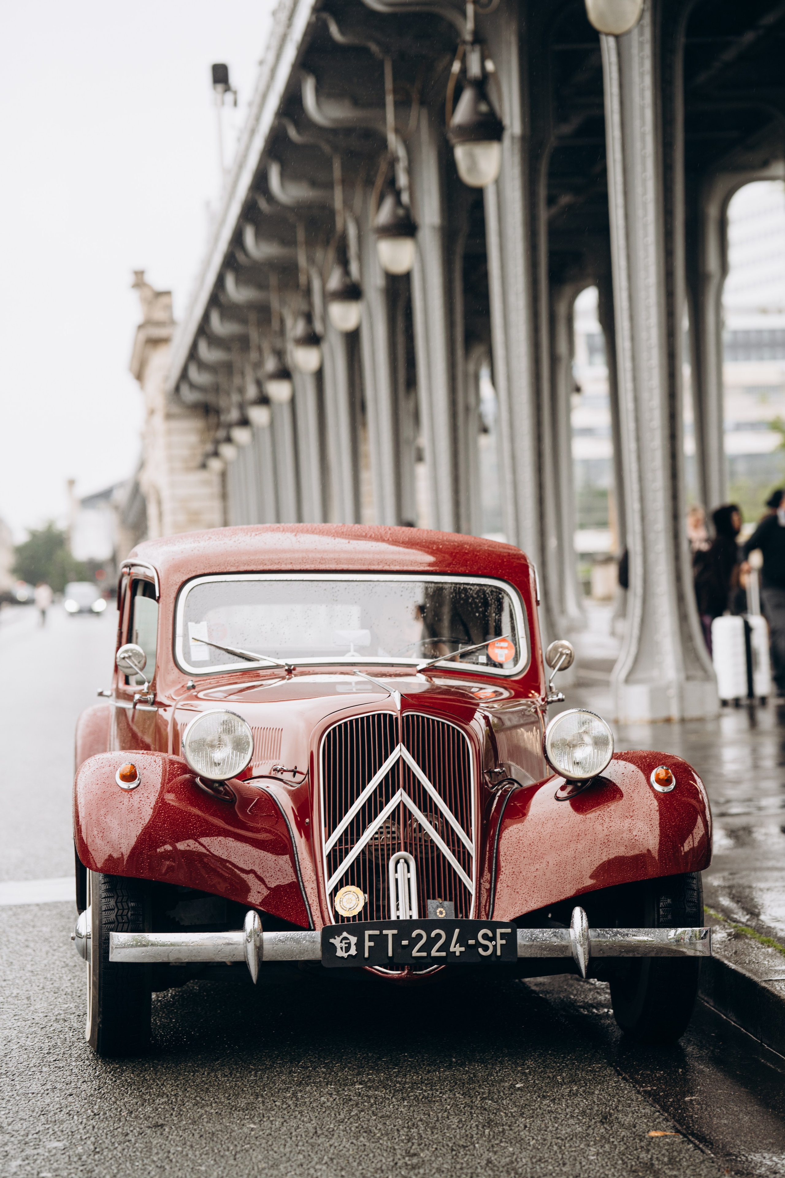 Wedding photo shoot in France_Cabriolet_Paris. Professional photographer in Paris — Shybitska Iryna