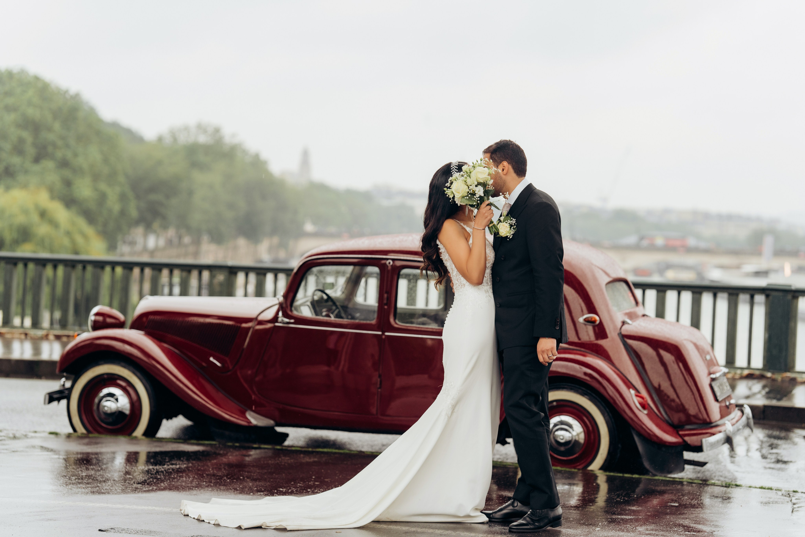 Wedding photo shoot in France_Cabriolet_Paris. Professional photographer in Paris — Shybitska Iryna