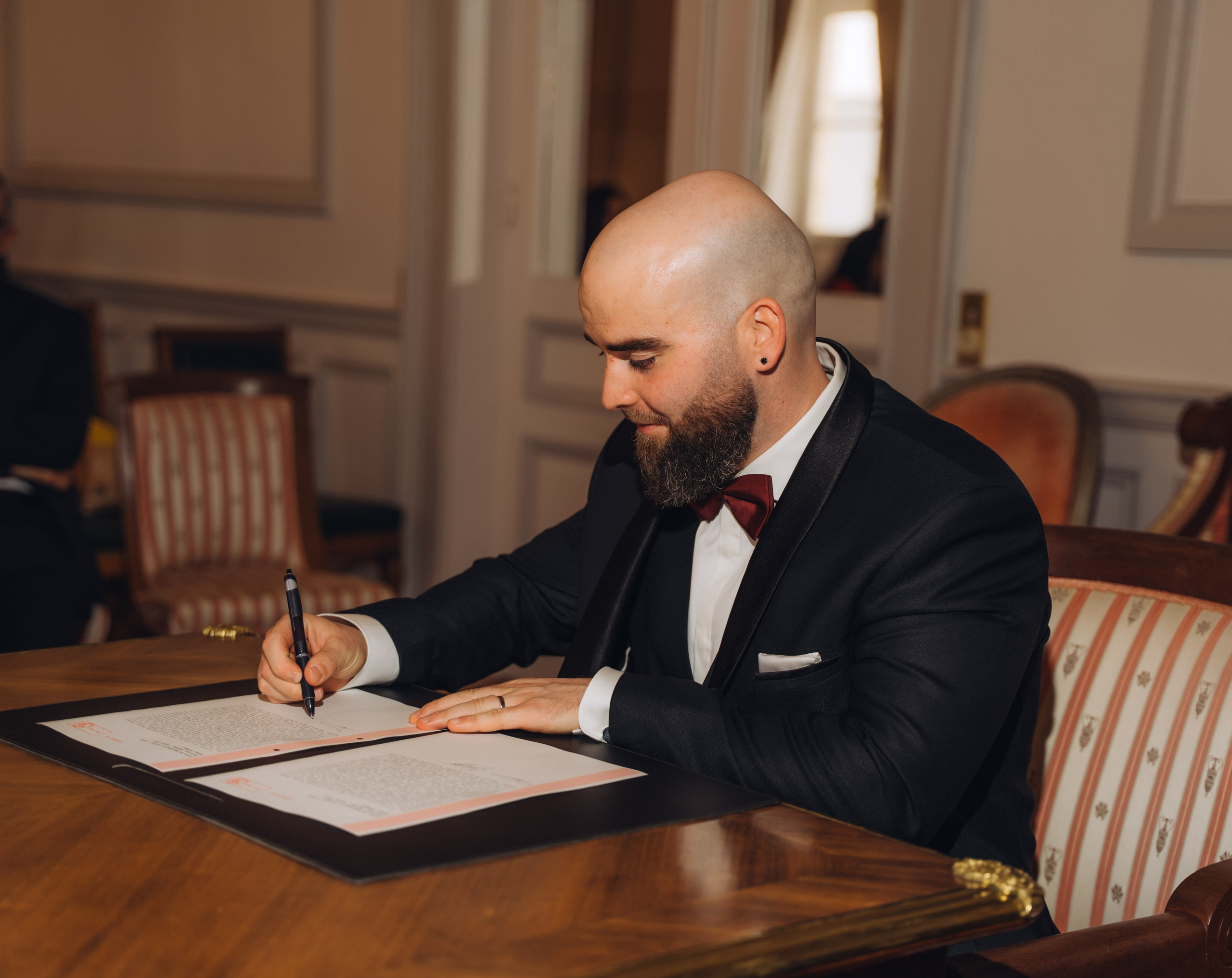 Town hall civil ceremony & wedding photoshoot in France. Professional photographer in Paris — Shybitska Iryna