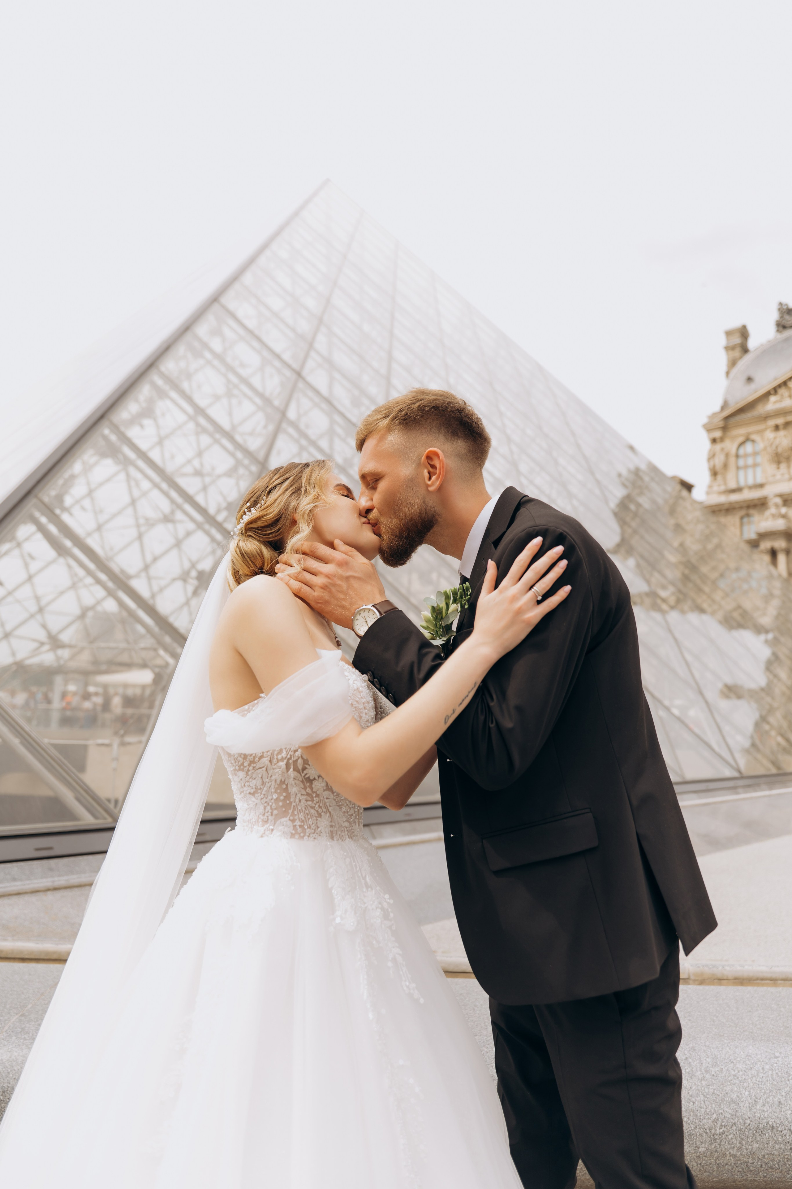 Wedding Day in Paris and Reception. Professional photographer in Paris — Shybitska Iryna