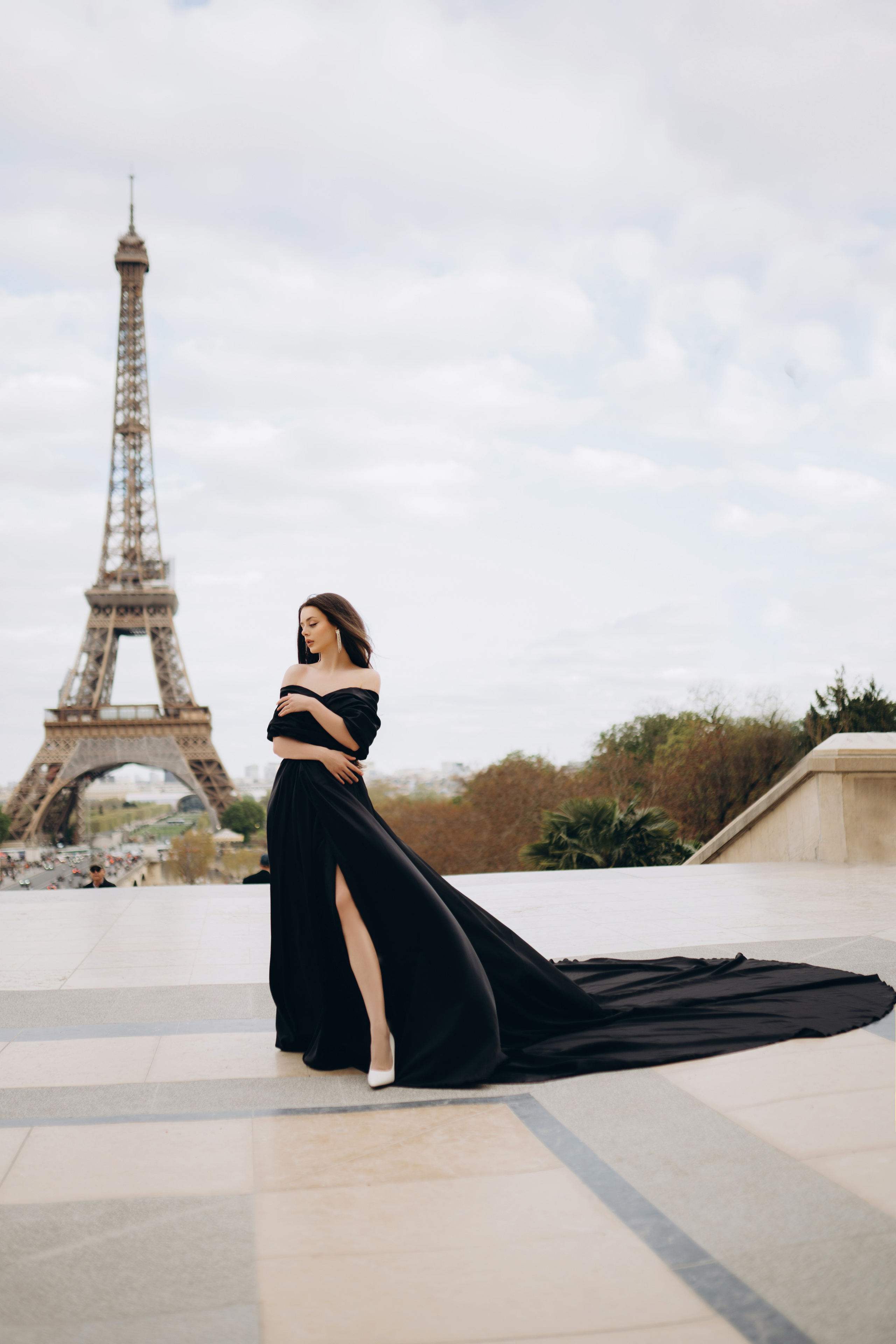 Eiffel Tower — Photo shoot. Professional photographer in Paris — Shybitska Iryna