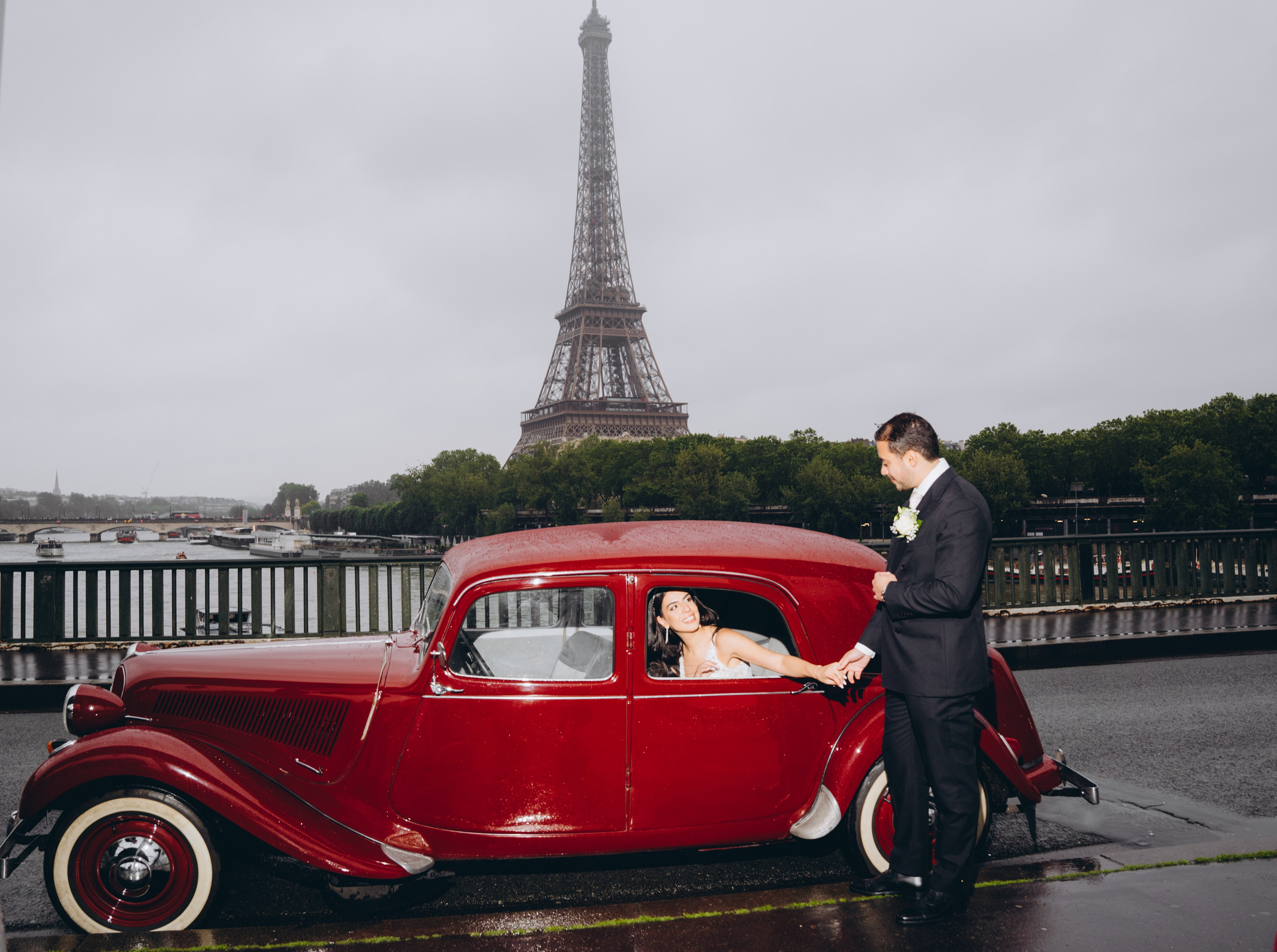 Wedding photo shoot in France_Cabriolet_Paris. Professional photographer in Paris — Shybitska Iryna