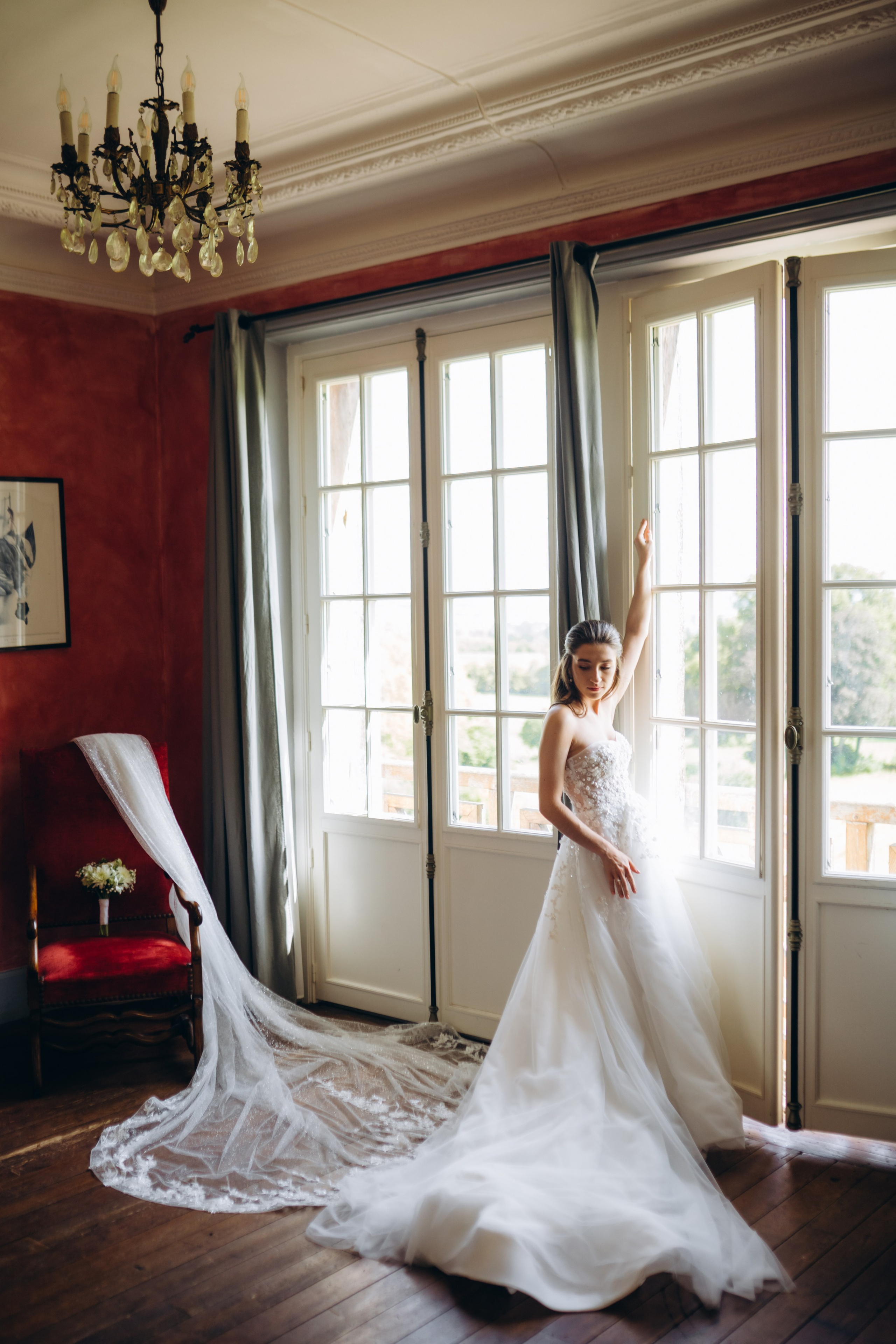 Свадебная фотосессия во французском замке. Professional photographer in Paris — Shybitska Iryna