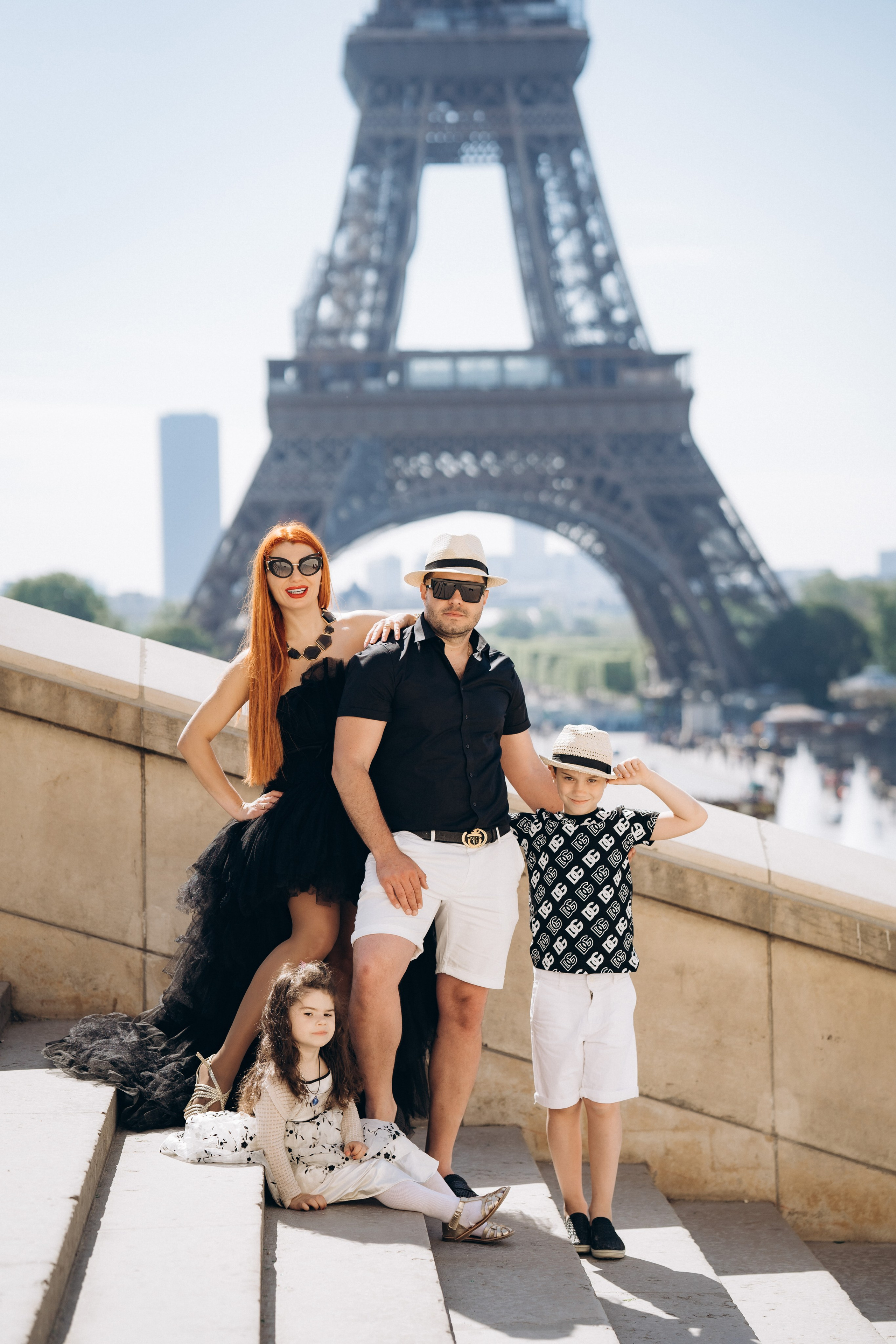 Family photo shoot. Paris. Professional photographer in Paris — Shybitska Iryna