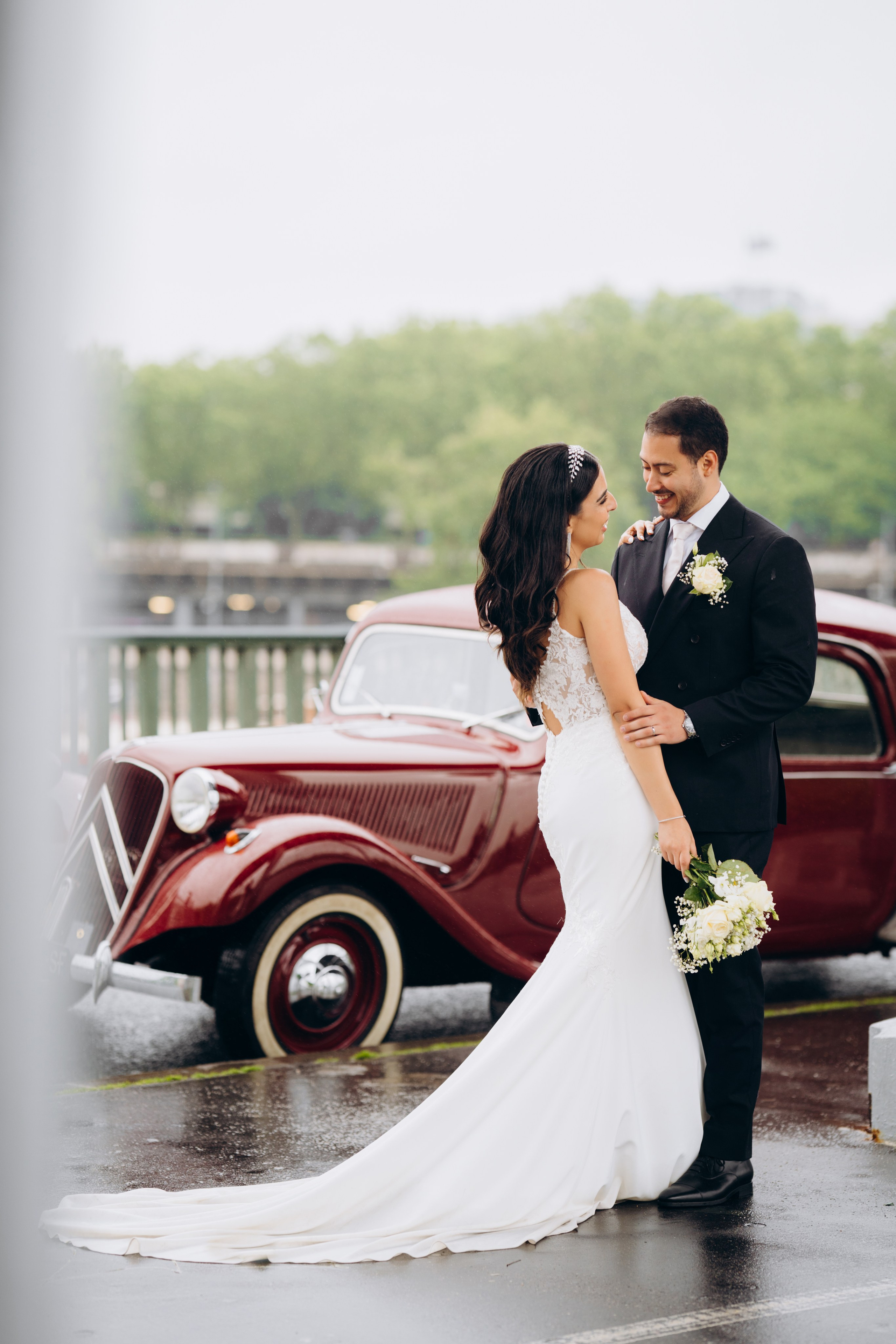 Wedding photo shoot in France_Cabriolet_Paris. Professional photographer in Paris — Shybitska Iryna