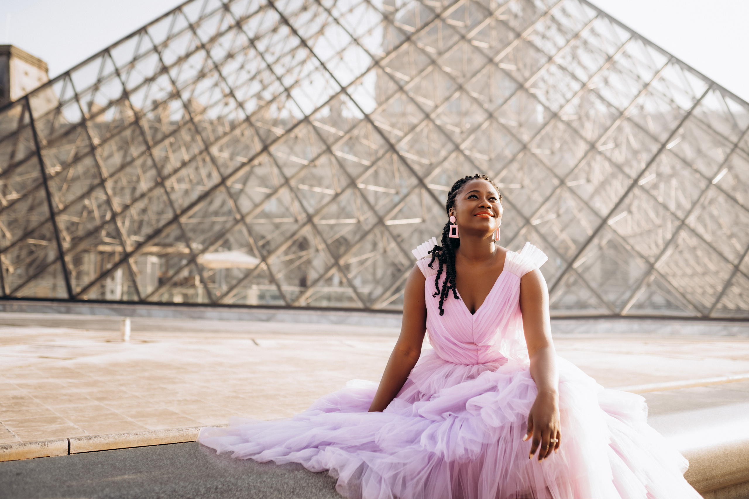 Family photo session in Paris — Louvre — Eiffel Tower. Professional photographer in Paris — Shybitska Iryna