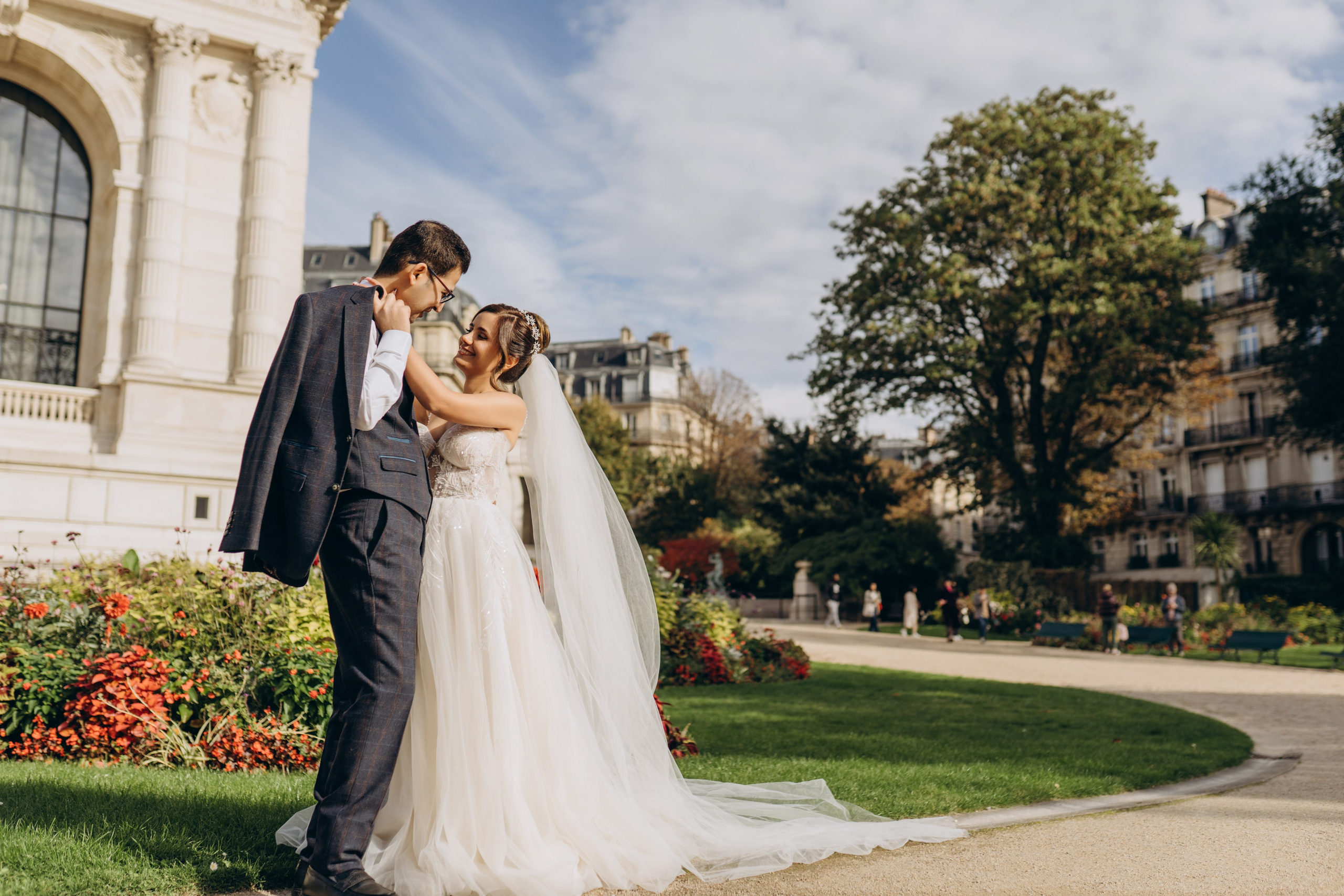 Wedding photo shoot. Professional photographer in Paris — Shybitska Iryna