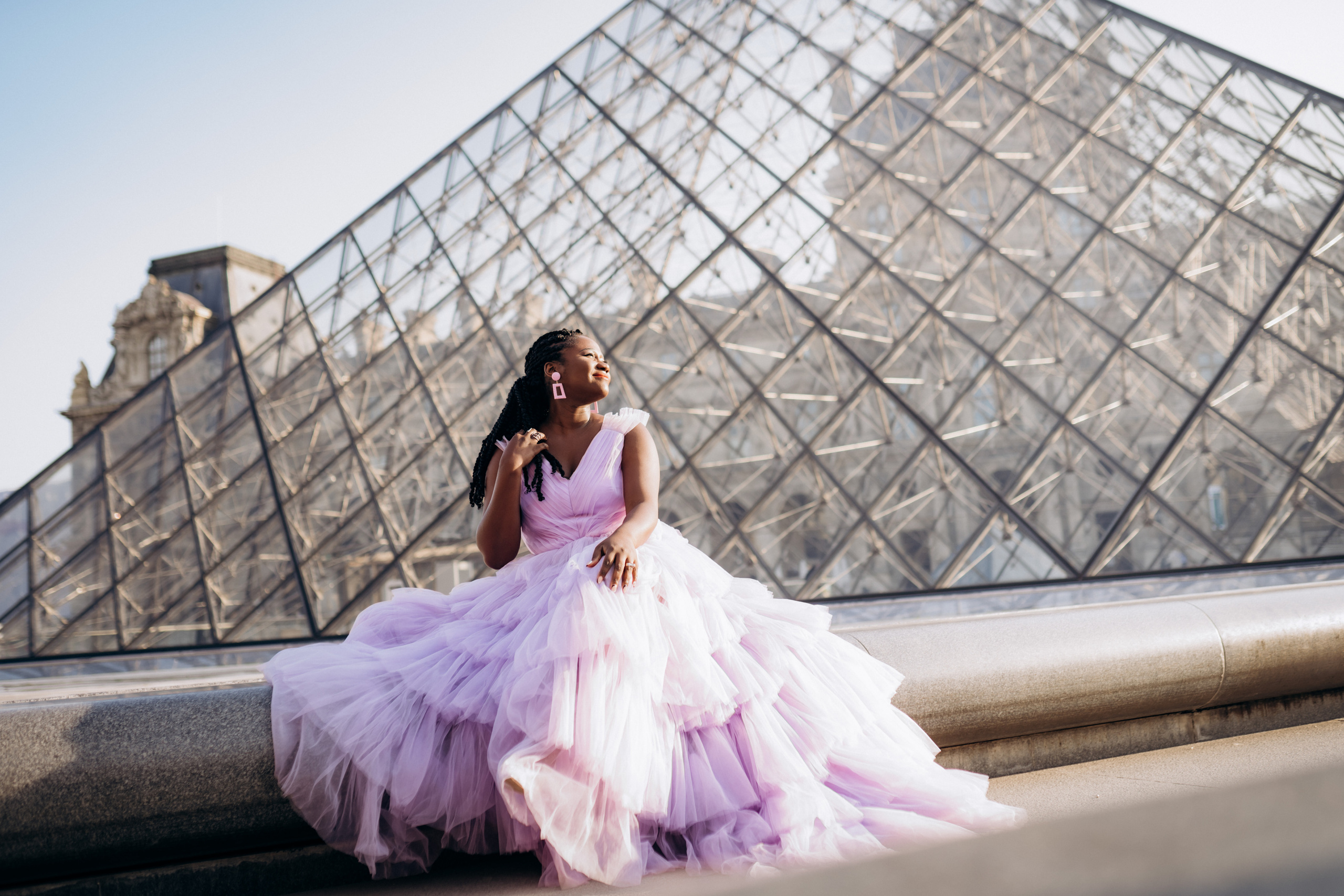 Family photo session in Paris — Louvre — Eiffel Tower. Professional photographer in Paris — Shybitska Iryna