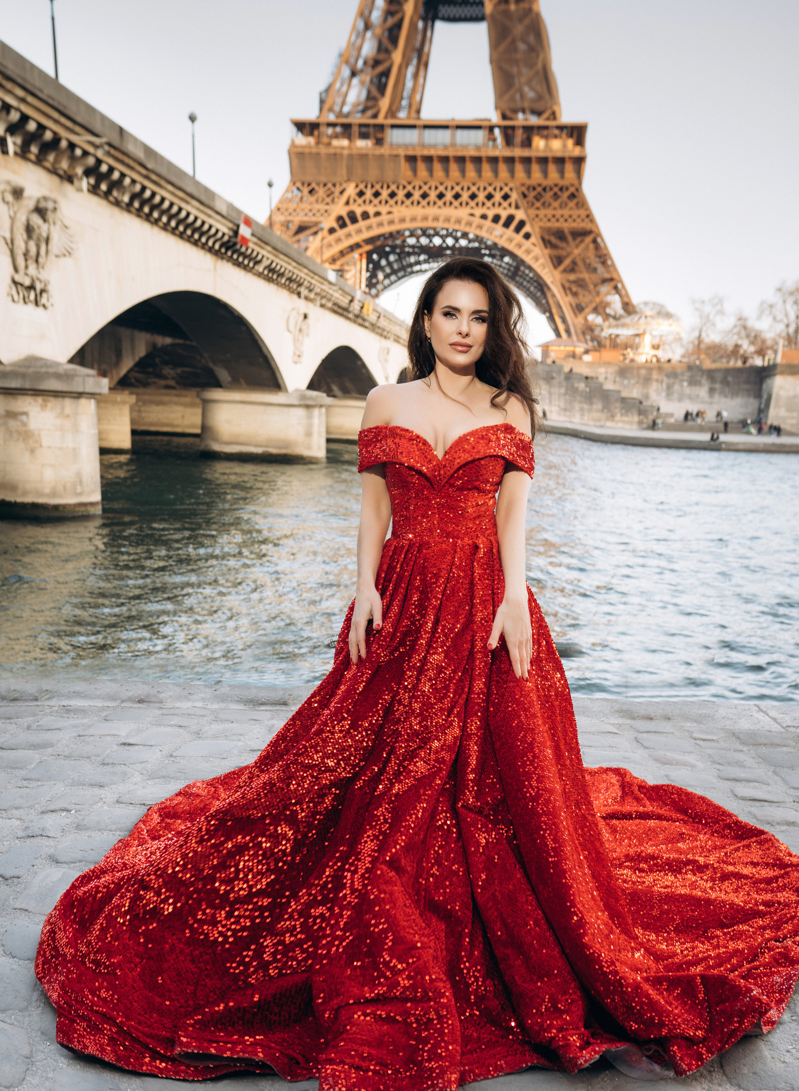 Eiffel Tower — Photo shoot. Professional photographer in Paris — Shybitska Iryna