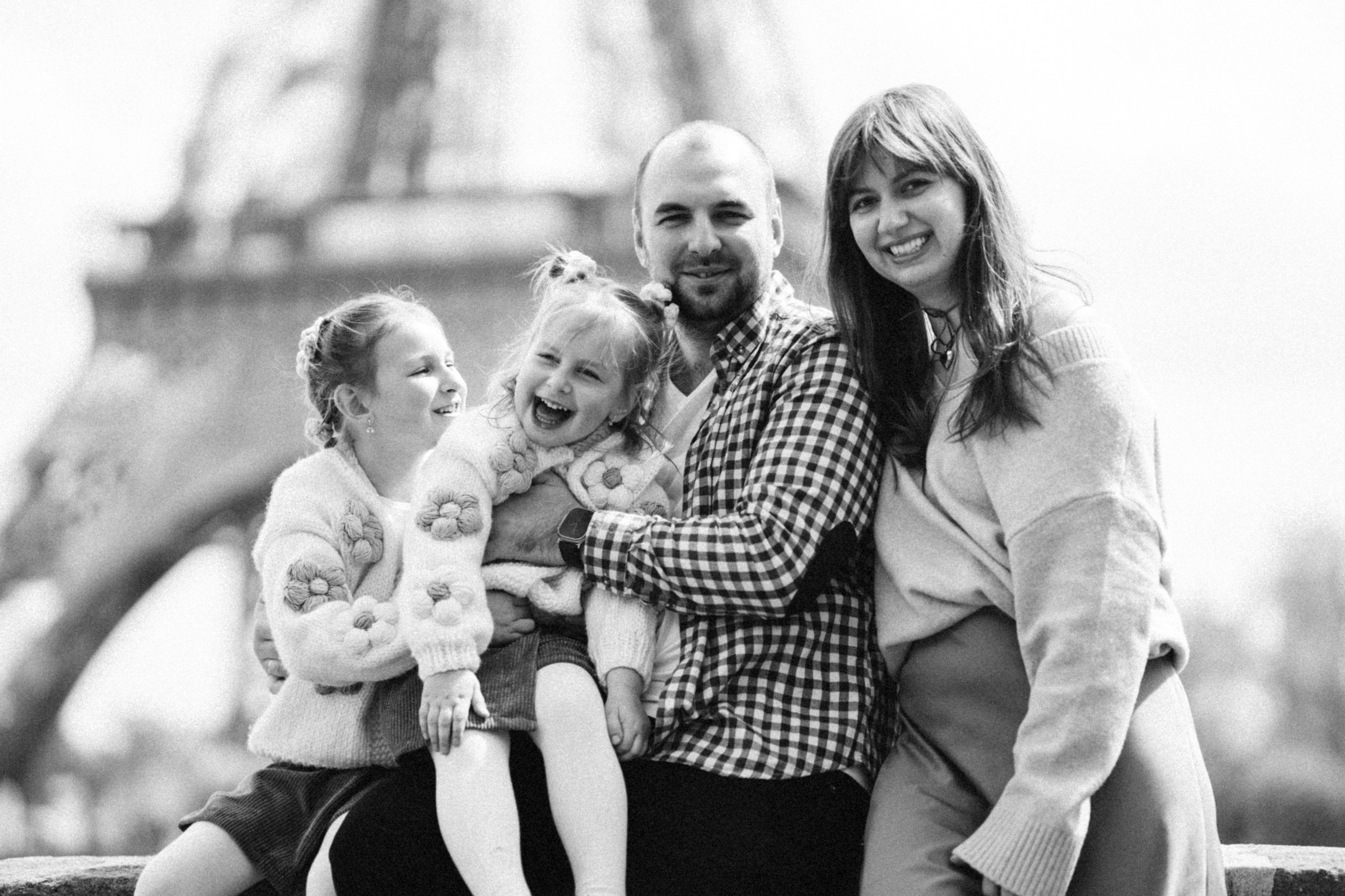 Family photo shoot. Paris. Professional photographer in Paris — Shybitska Iryna