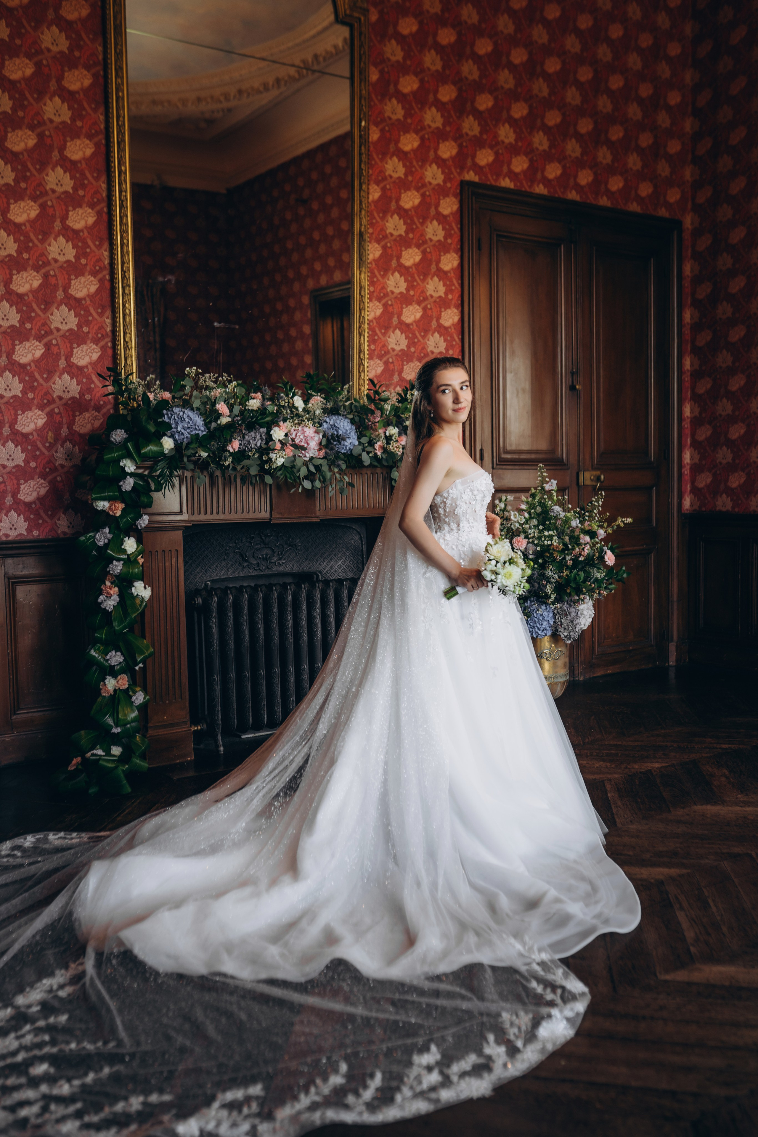 Свадебная фотосессия во французском замке. Professional photographer in Paris — Shybitska Iryna