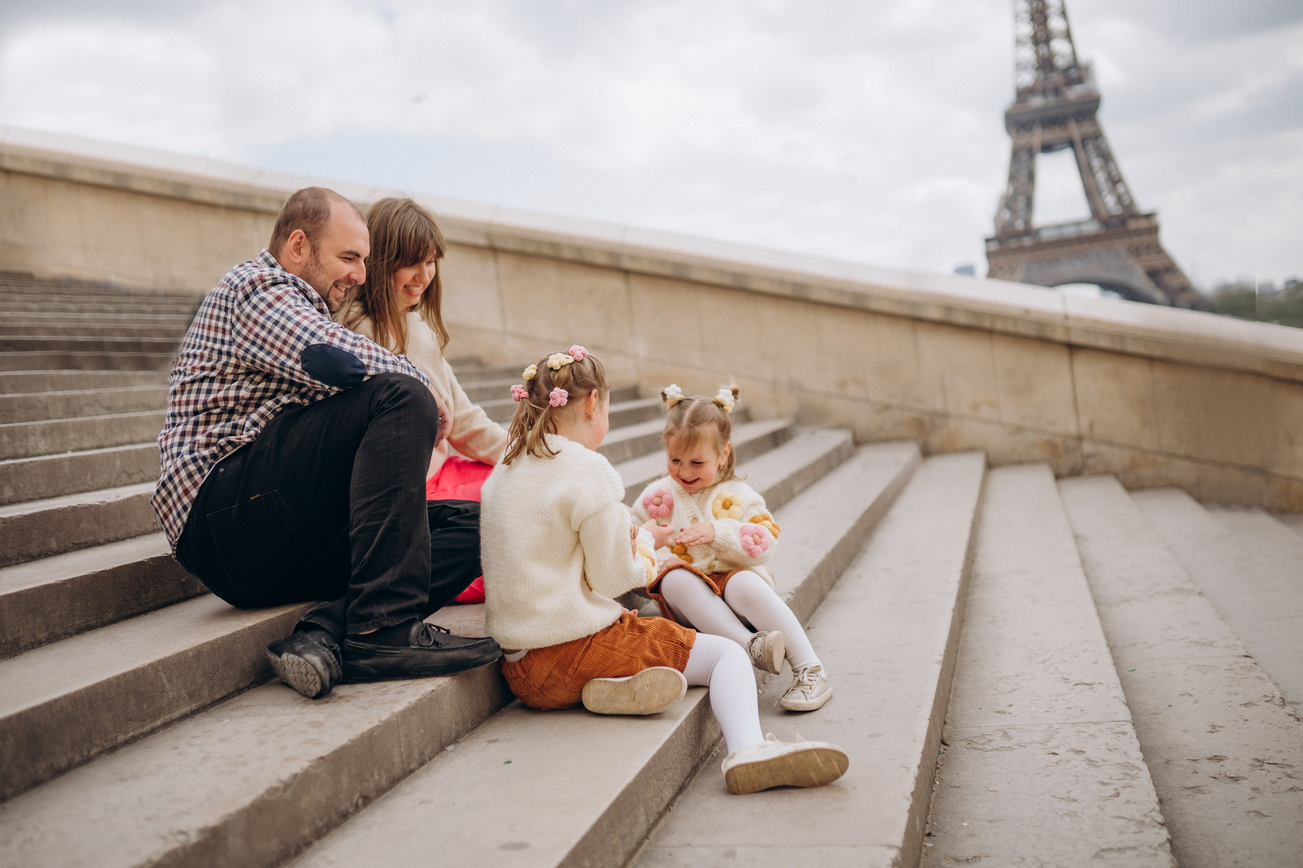 Family photo shoot. Paris. Professional photographer in Paris — Shybitska Iryna