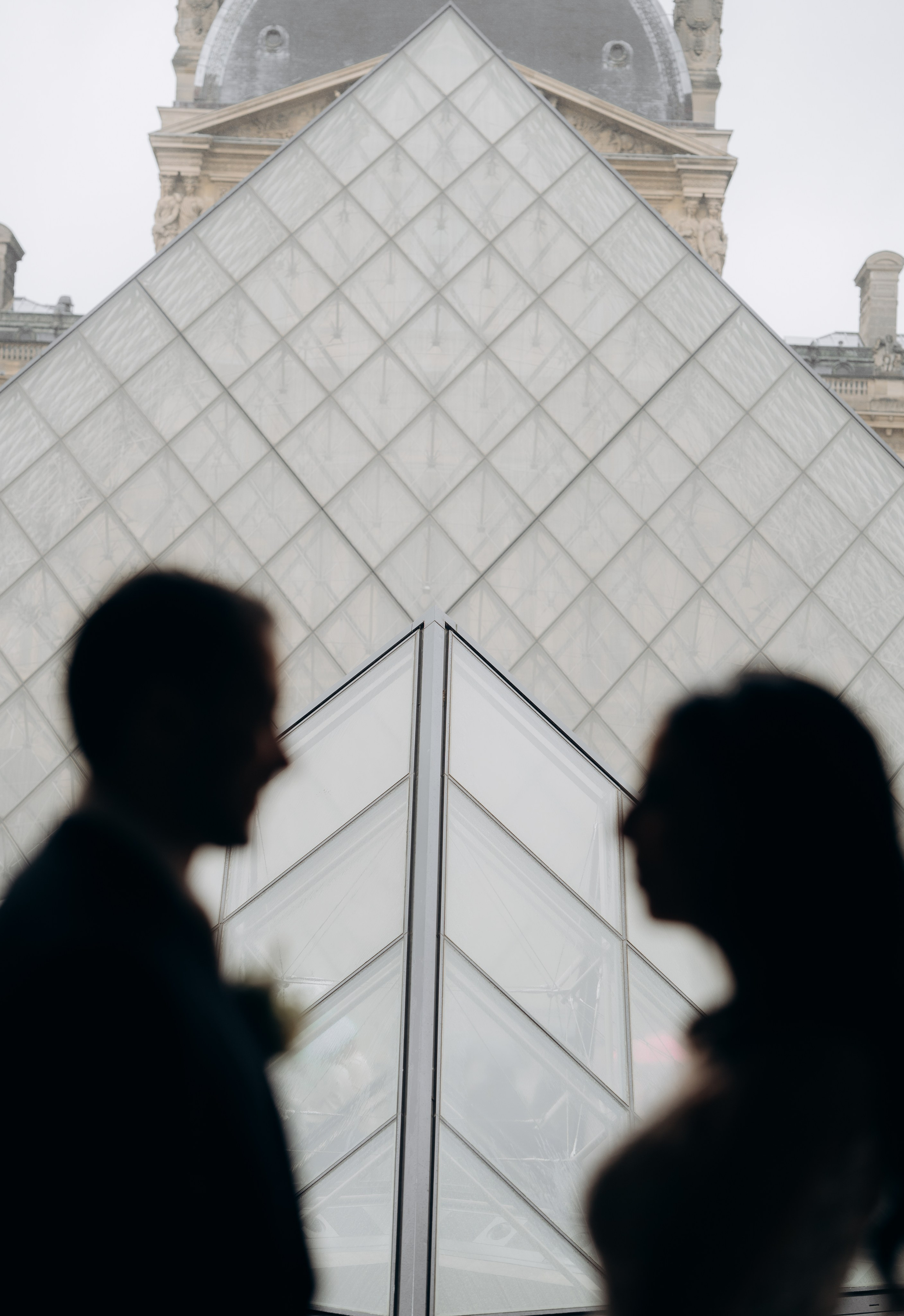 Wedding photo shoot in France_Cabriolet_Paris. Professional photographer in Paris — Shybitska Iryna