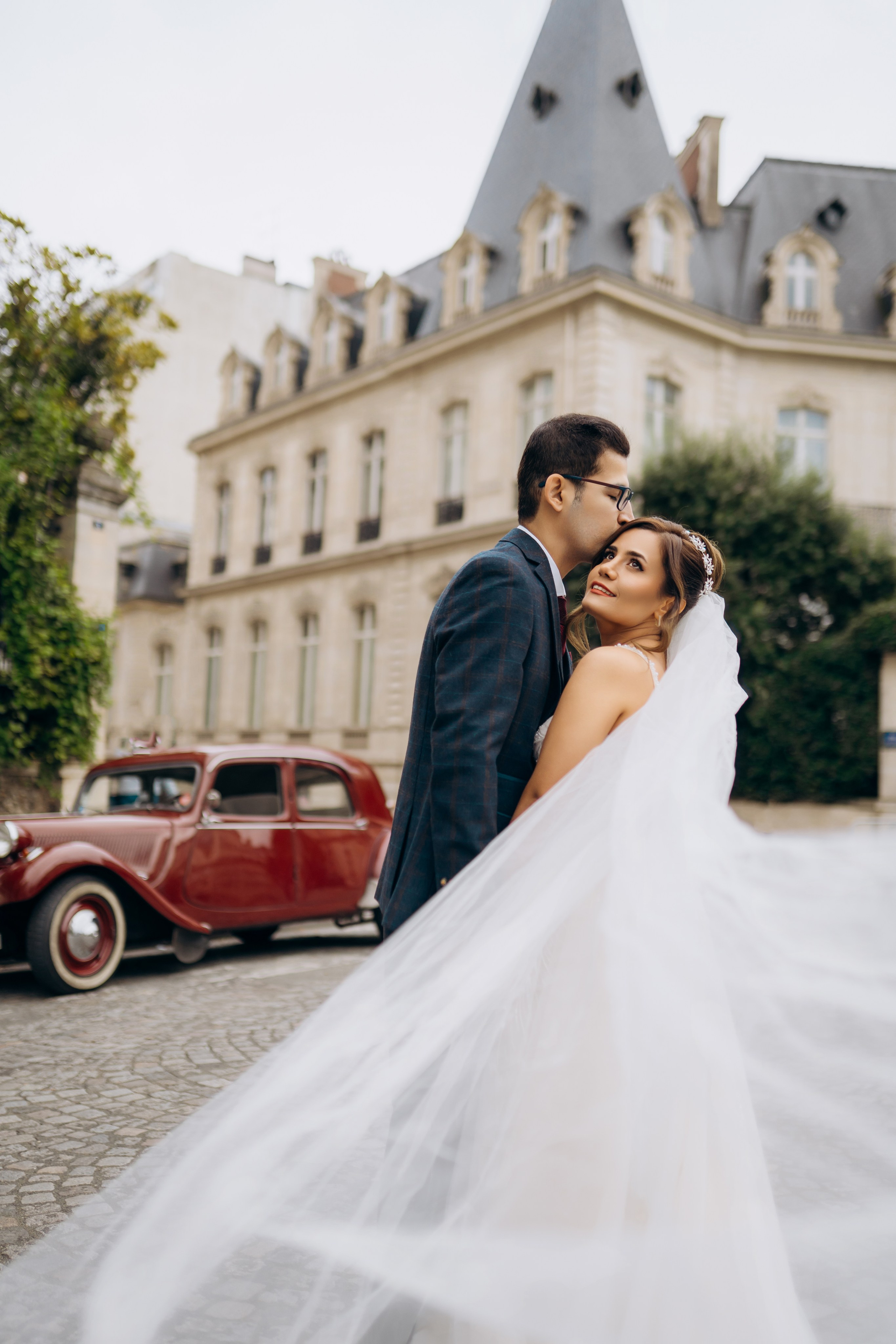 Wedding photo shoot. Professional photographer in Paris — Shybitska Iryna