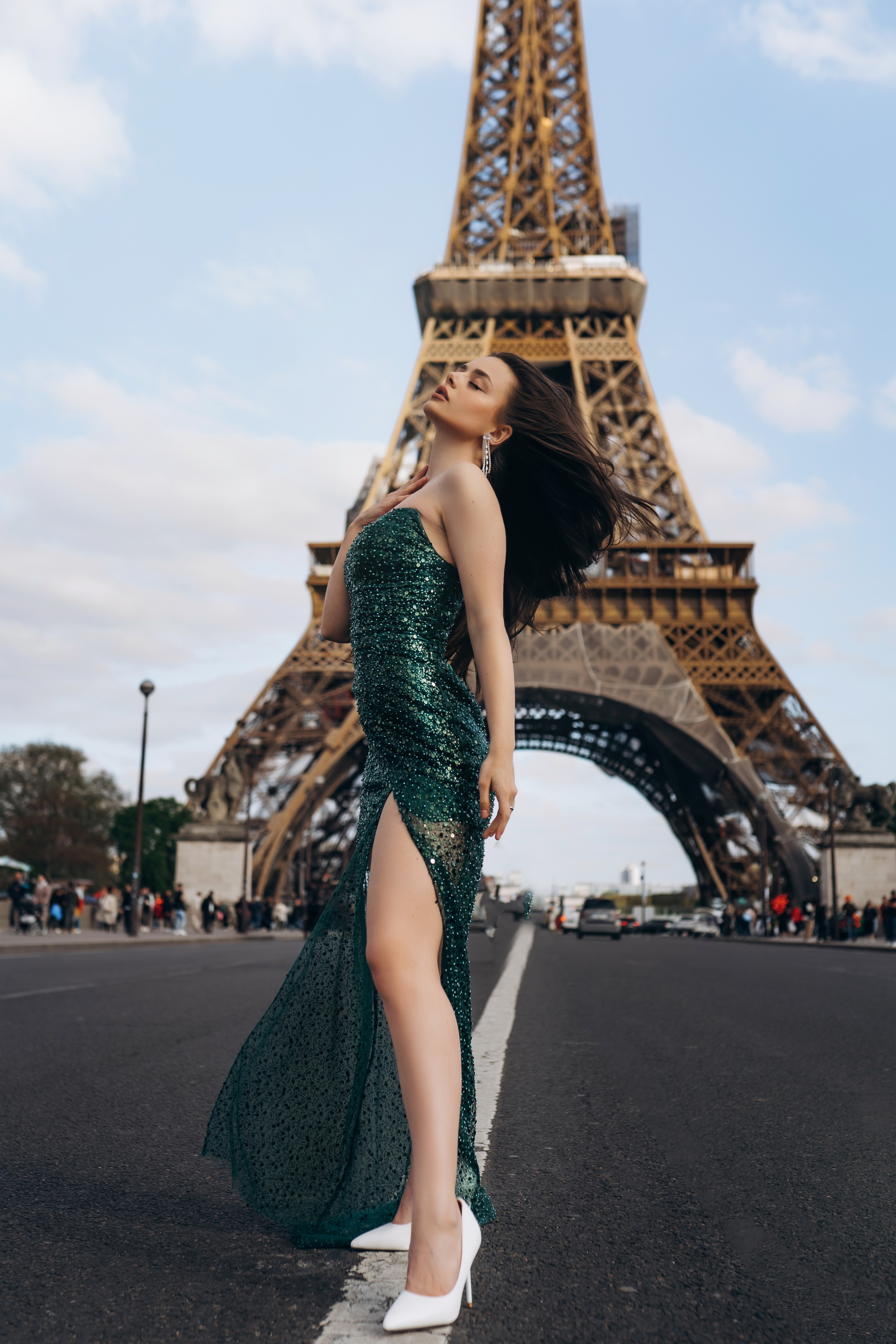 Eiffel Tower — Photo shoot. Professional photographer in Paris — Shybitska Iryna