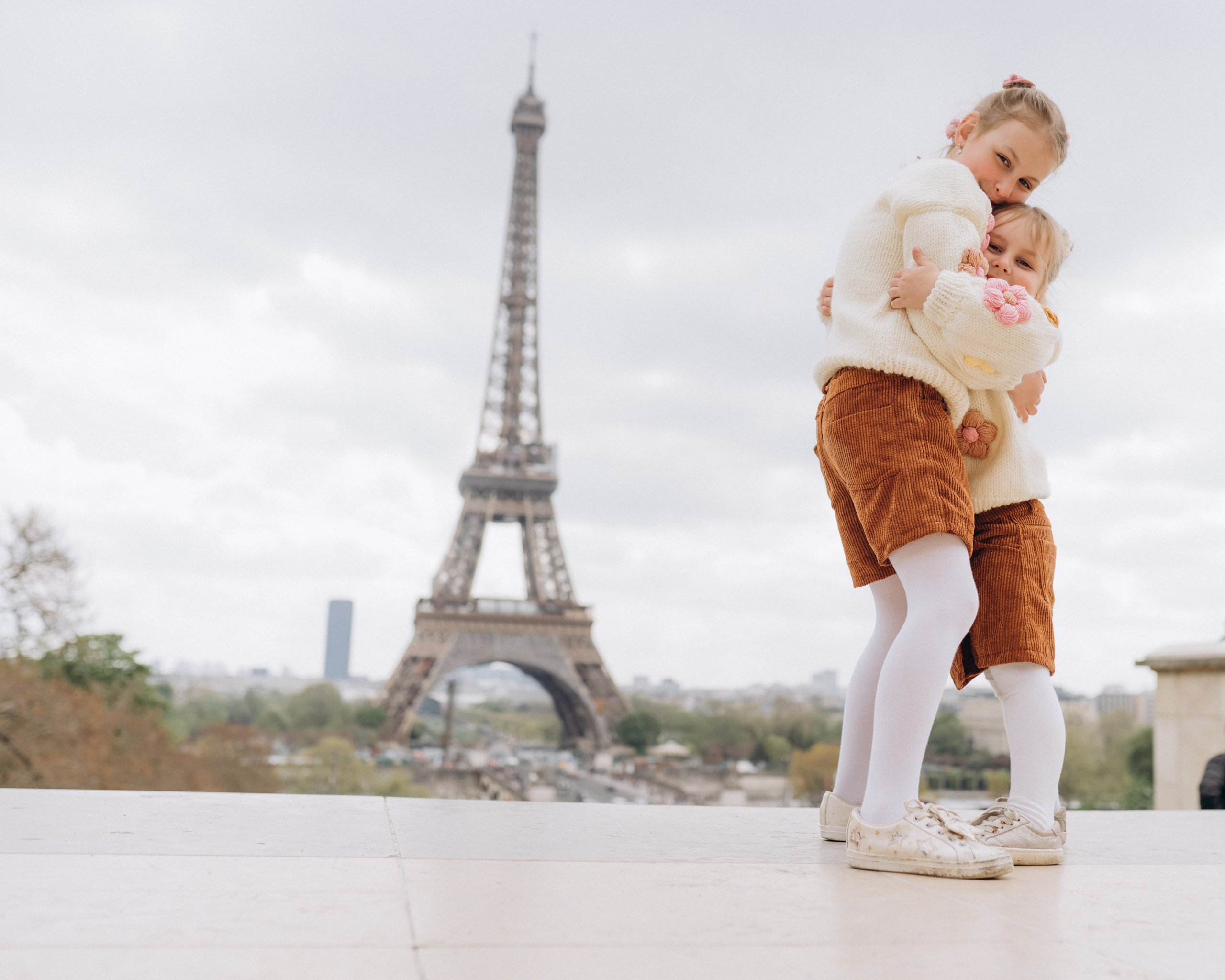 Family photo shoot. Paris. Professional photographer in Paris — Shybitska Iryna