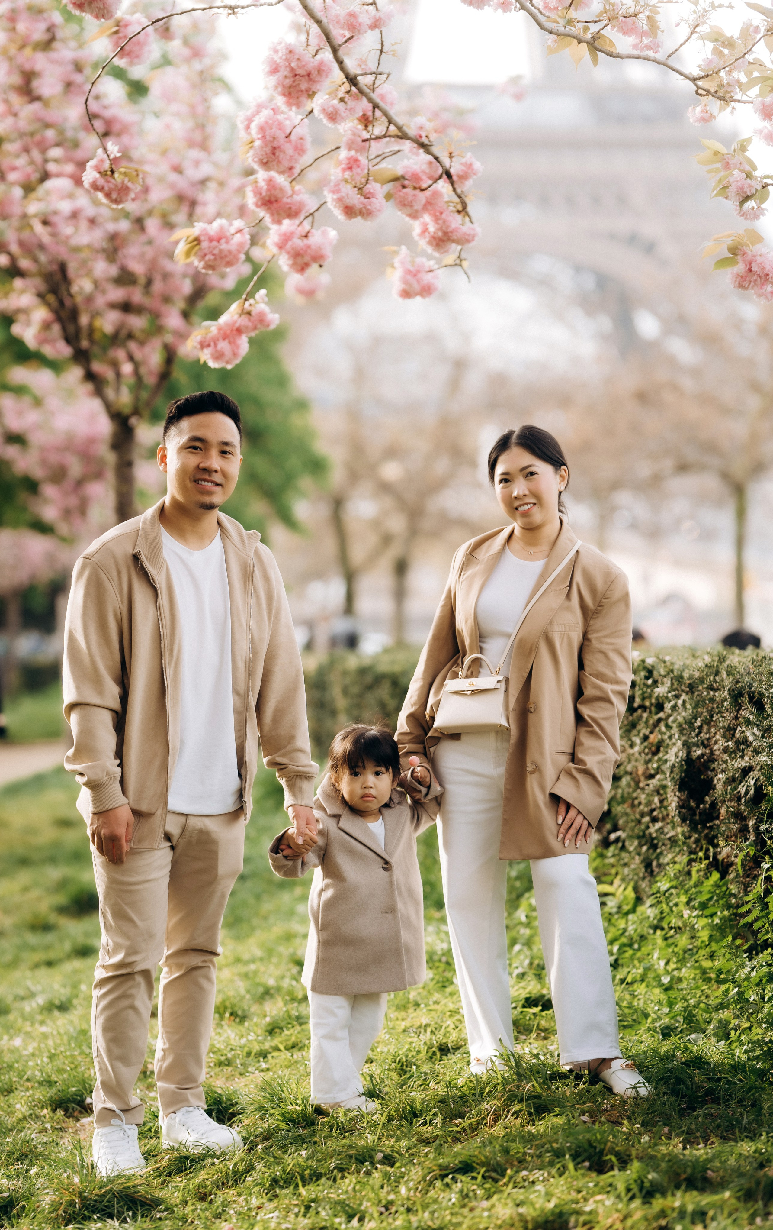 Family photo shoot. Paris. Professional photographer in Paris — Shybitska Iryna