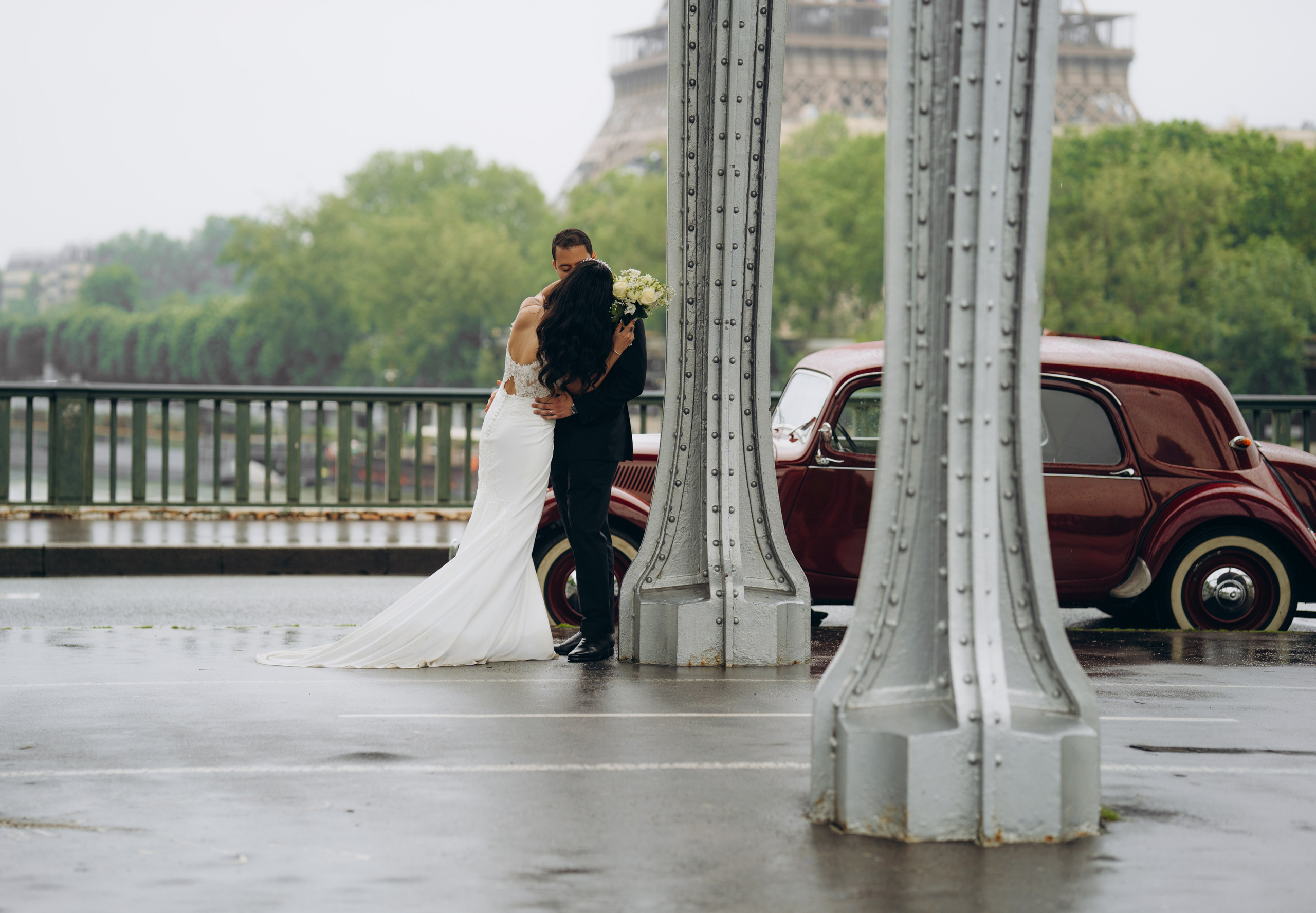 Wedding photo shoot in France_Cabriolet_Paris. Professional photographer in Paris — Shybitska Iryna