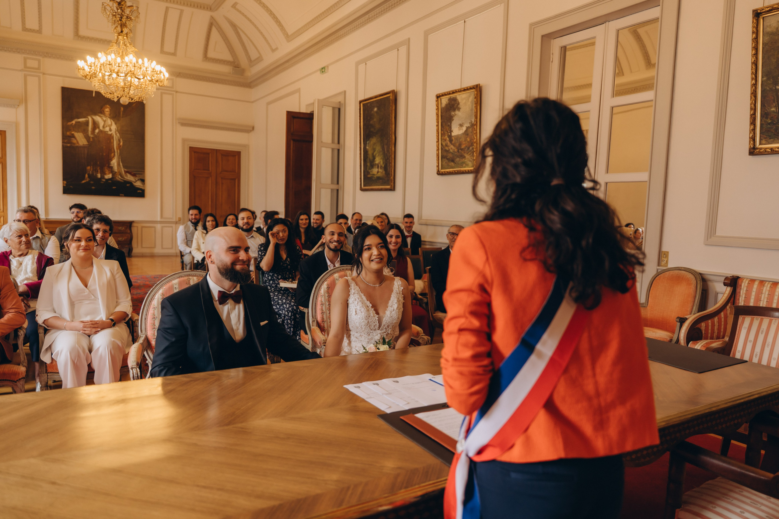Town hall civil ceremony & wedding photoshoot in France. Professional photographer in Paris — Shybitska Iryna
