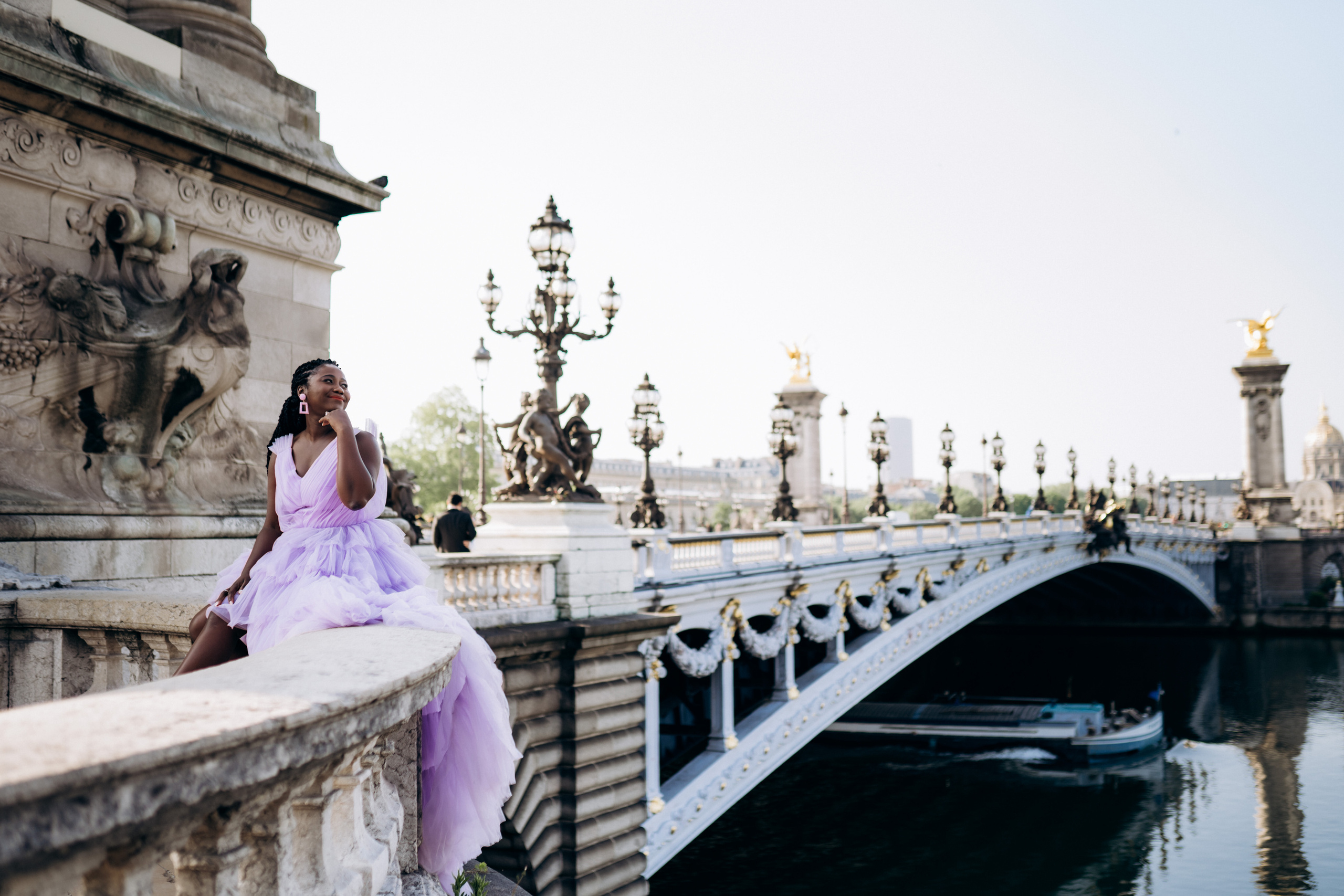 Family photo session in Paris — Louvre — Eiffel Tower. Professional photographer in Paris — Shybitska Iryna