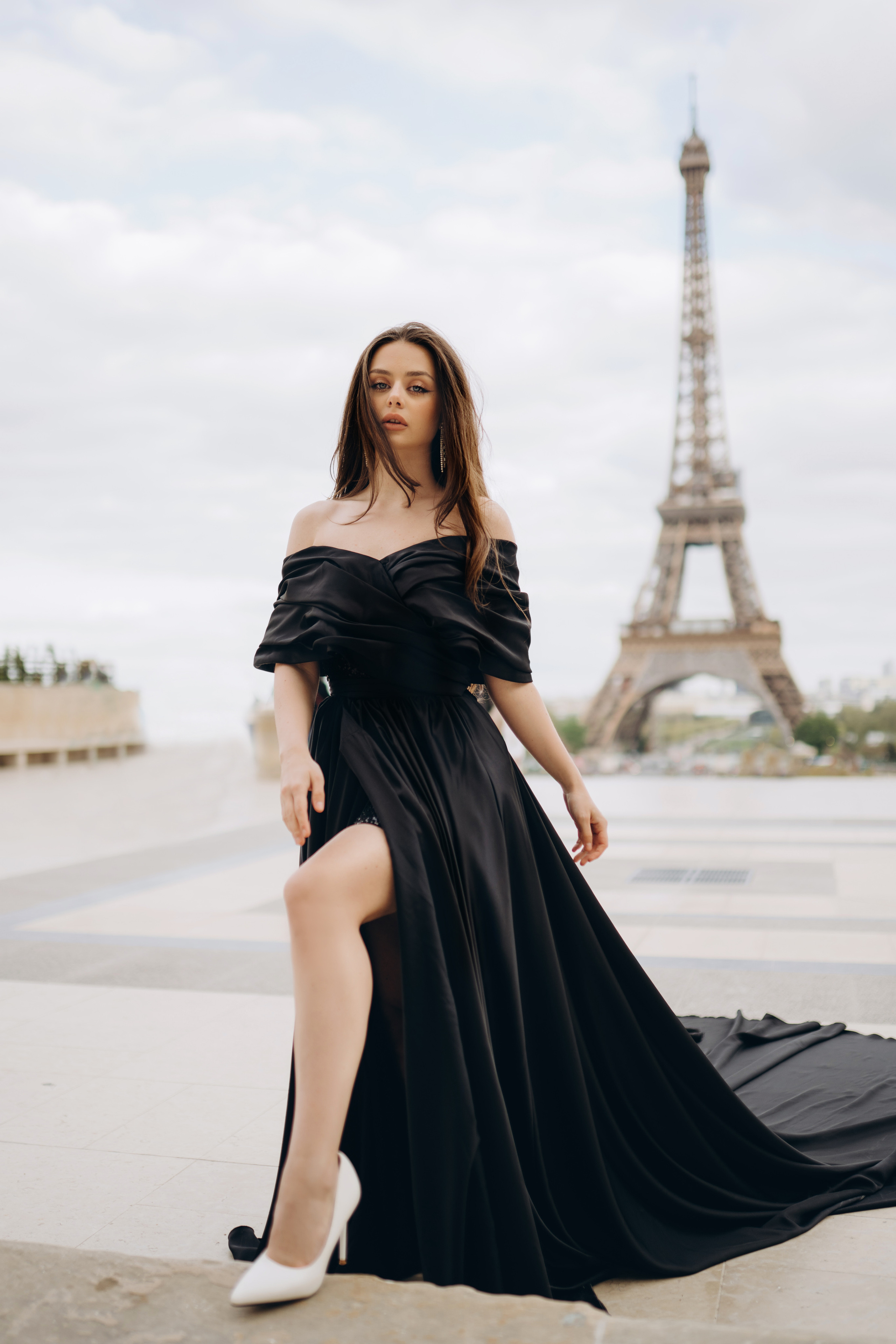 Eiffel Tower — Photo shoot. Professional photographer in Paris — Shybitska Iryna