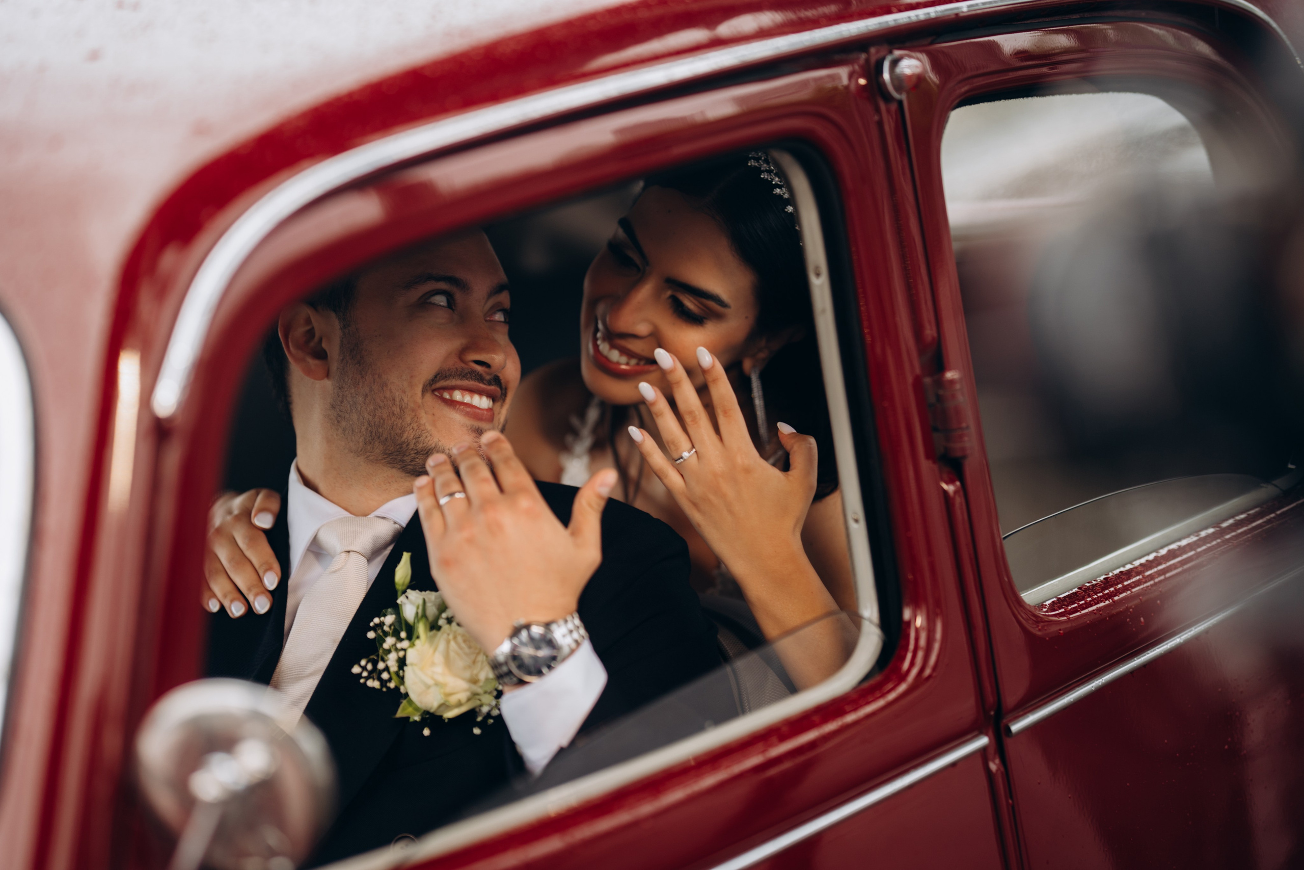 Wedding photo shoot in France_Cabriolet_Paris. Professional photographer in Paris — Shybitska Iryna