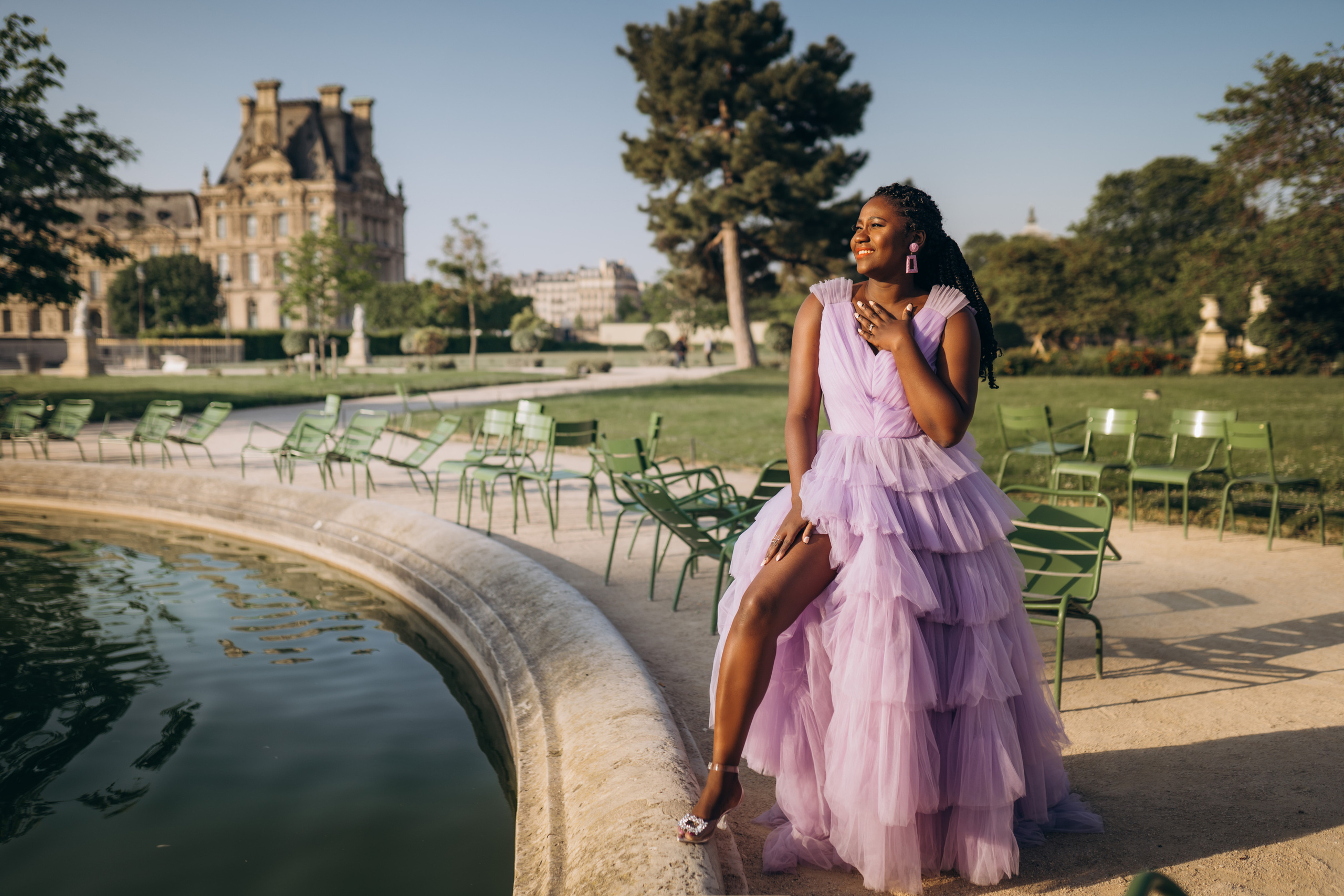Family photo session in Paris — Louvre — Eiffel Tower. Professional photographer in Paris — Shybitska Iryna