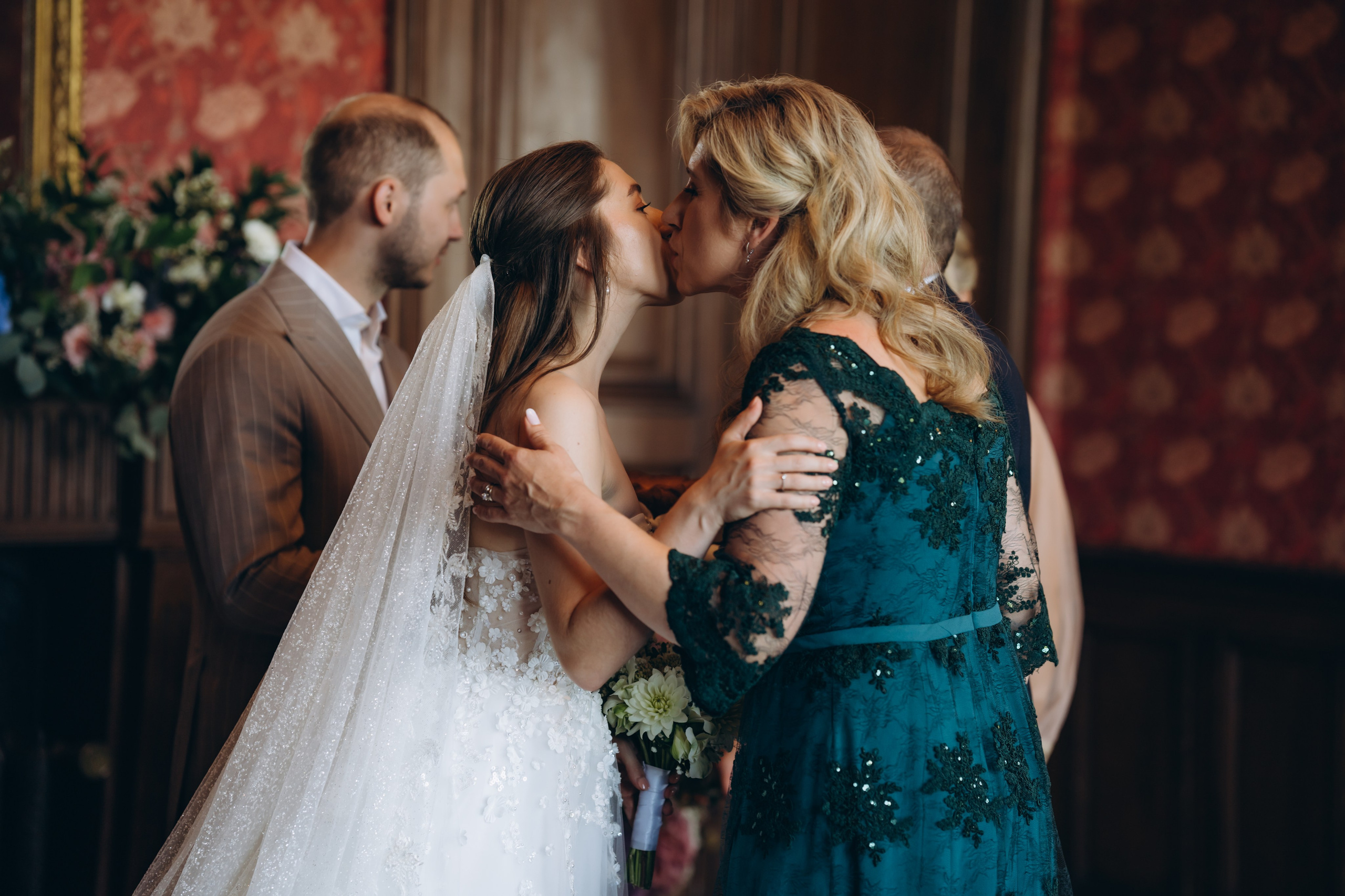 Свадебная фотосессия во французском замке. Professional photographer in Paris — Shybitska Iryna