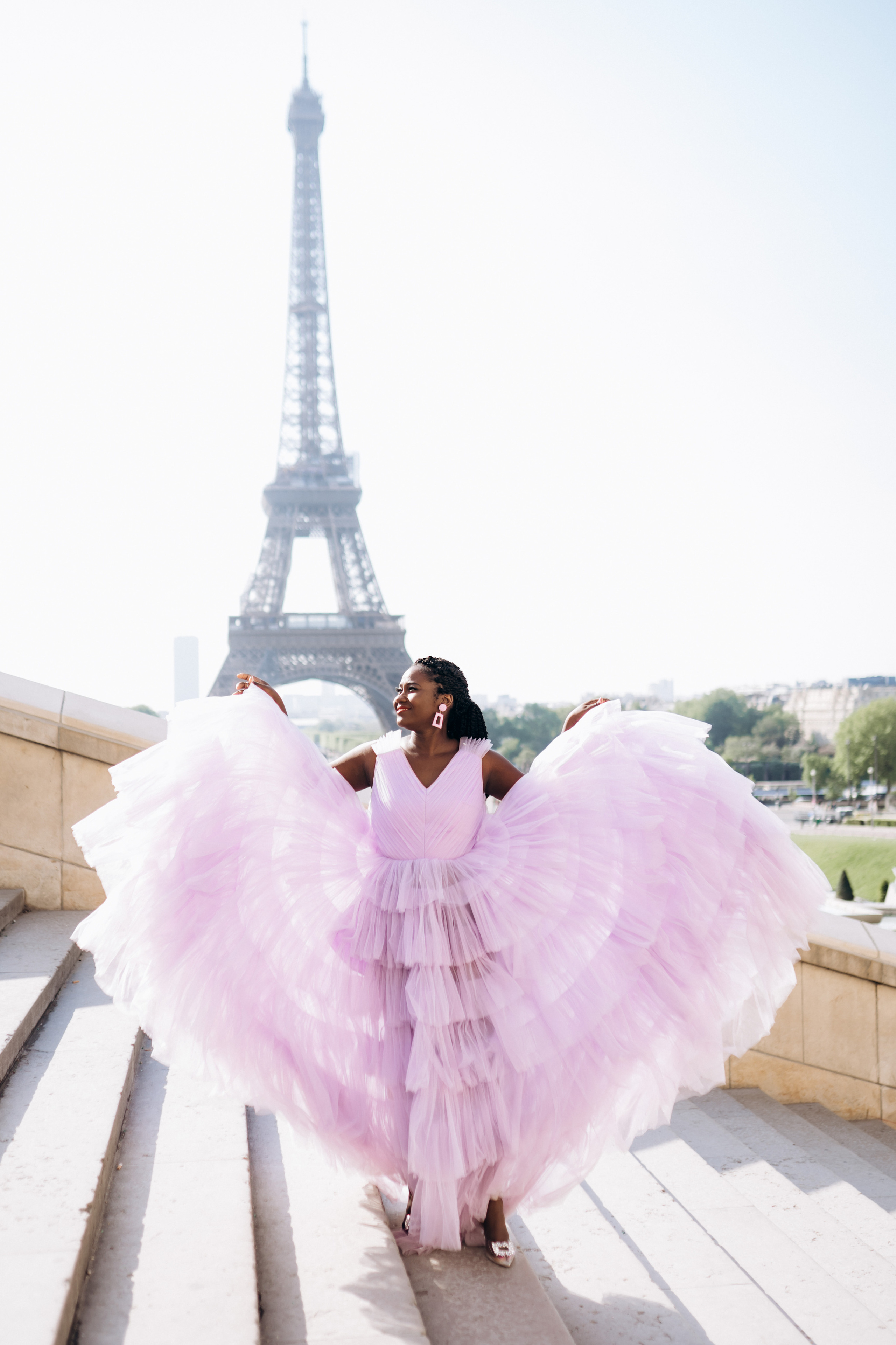 Family photo session in Paris — Louvre — Eiffel Tower. Professional photographer in Paris — Shybitska Iryna