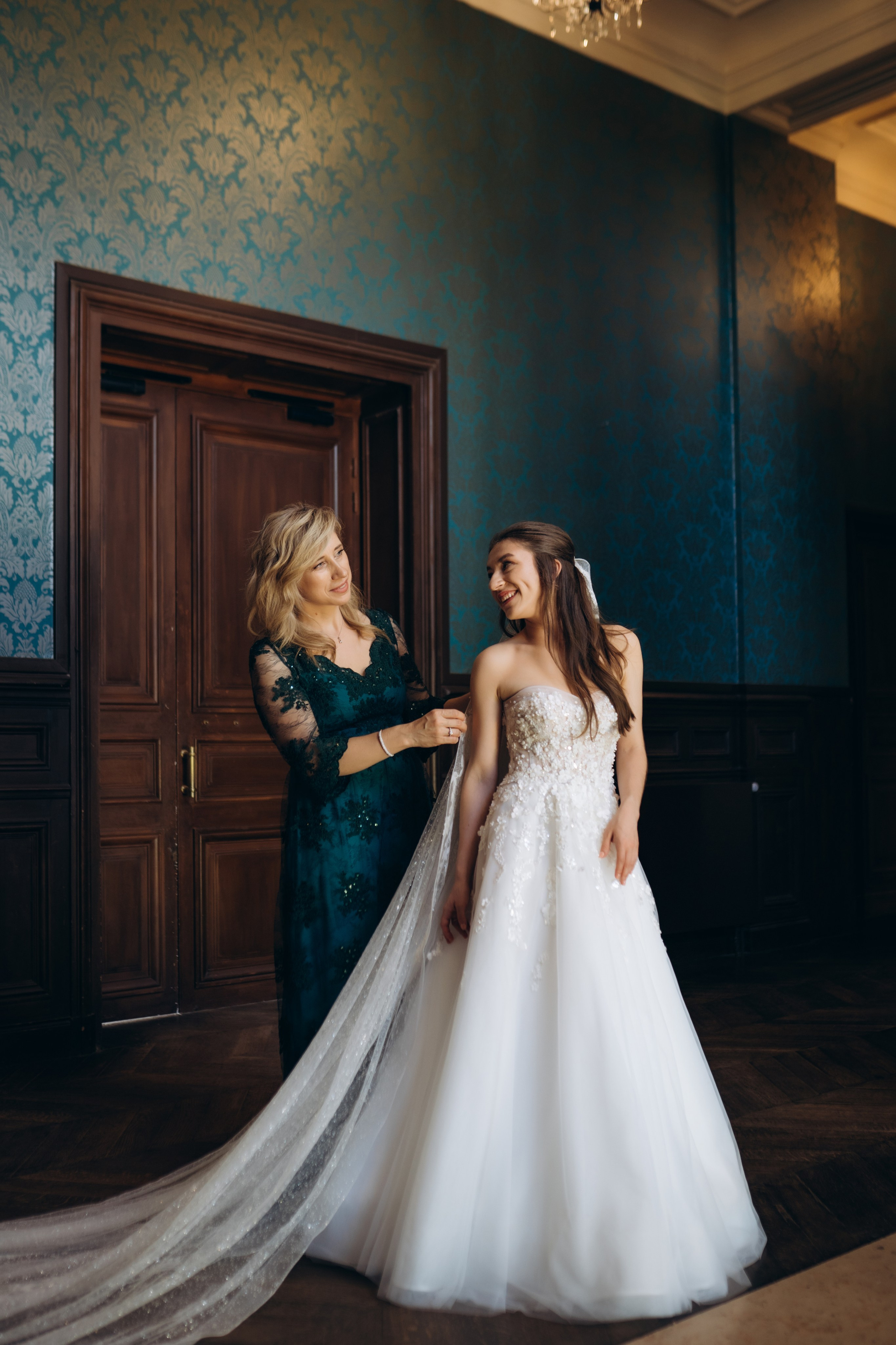 Свадебная фотосессия во французском замке. Professional photographer in Paris — Shybitska Iryna