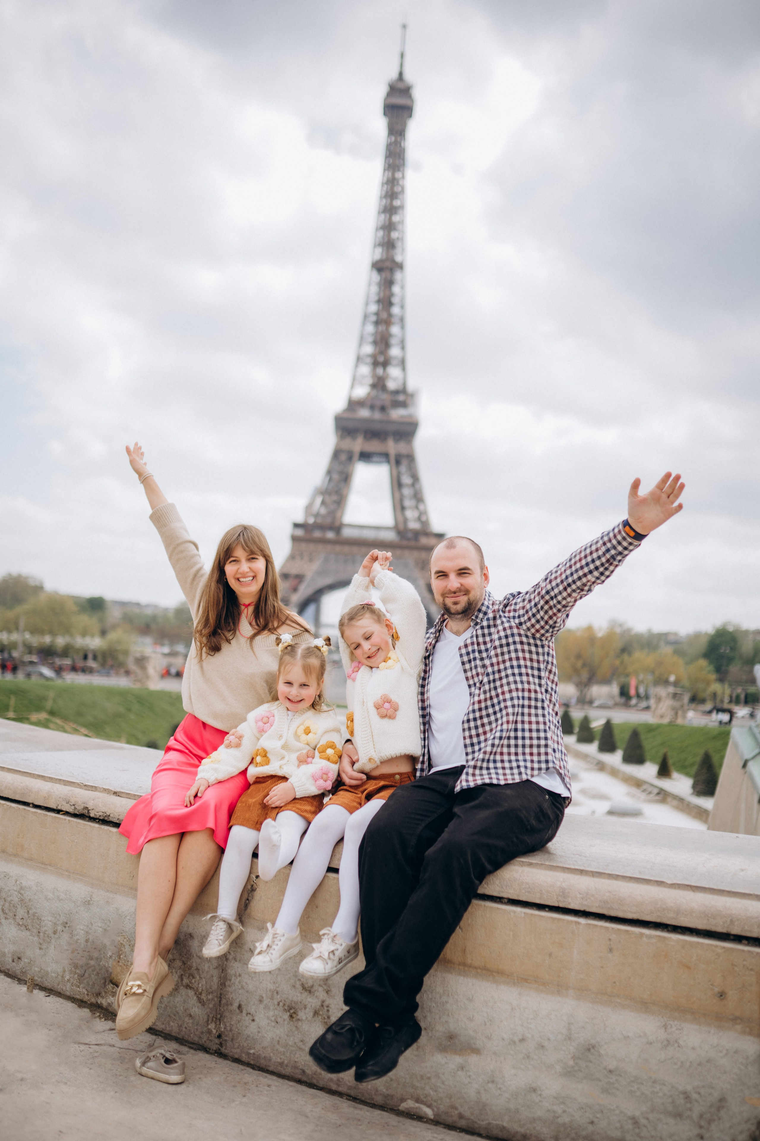 Family photo shoot. Paris. Professional photographer in Paris — Shybitska Iryna