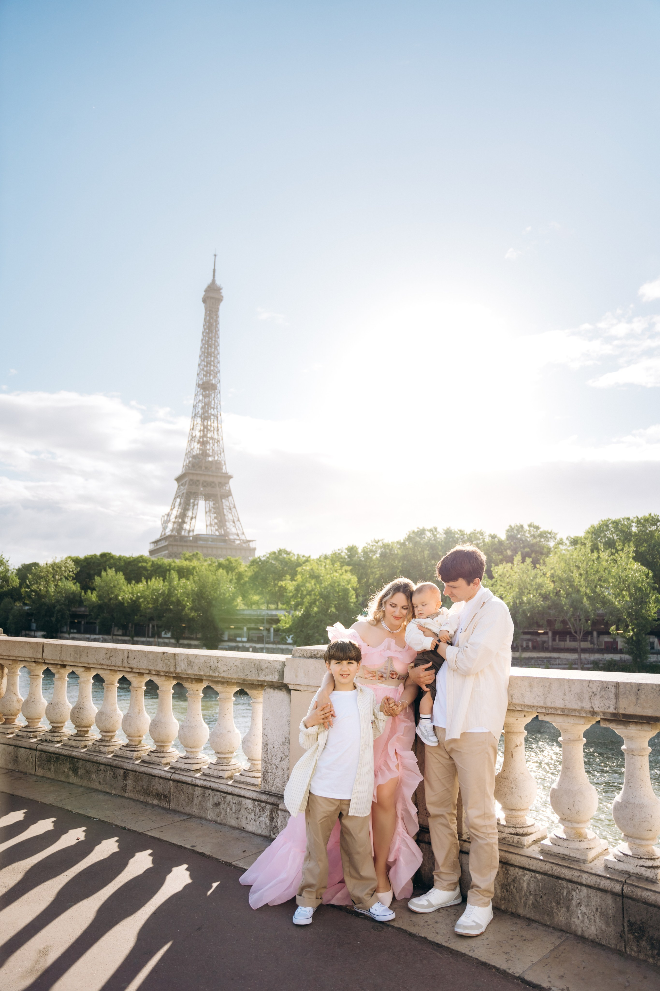 Family photo shoot. Paris. Professional photographer in Paris — Shybitska Iryna
