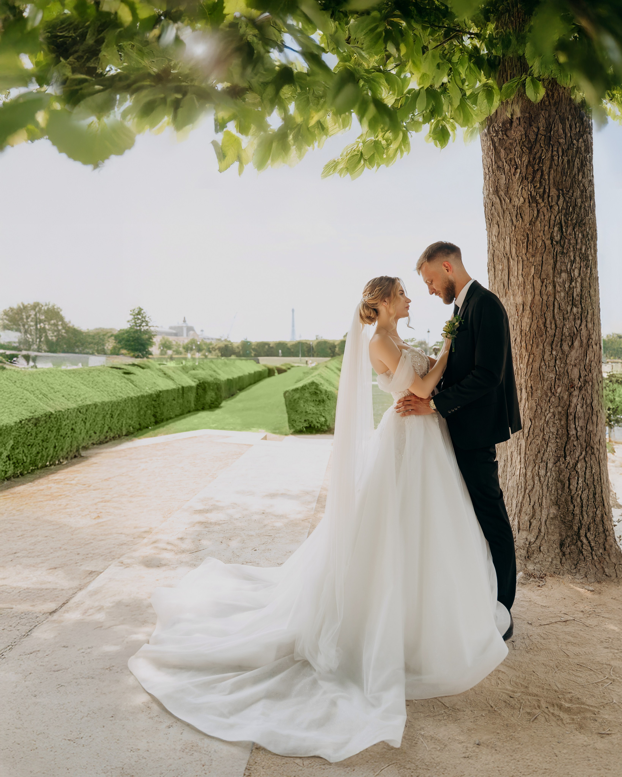 Wedding Day in Paris and Reception. Professional photographer in Paris — Shybitska Iryna