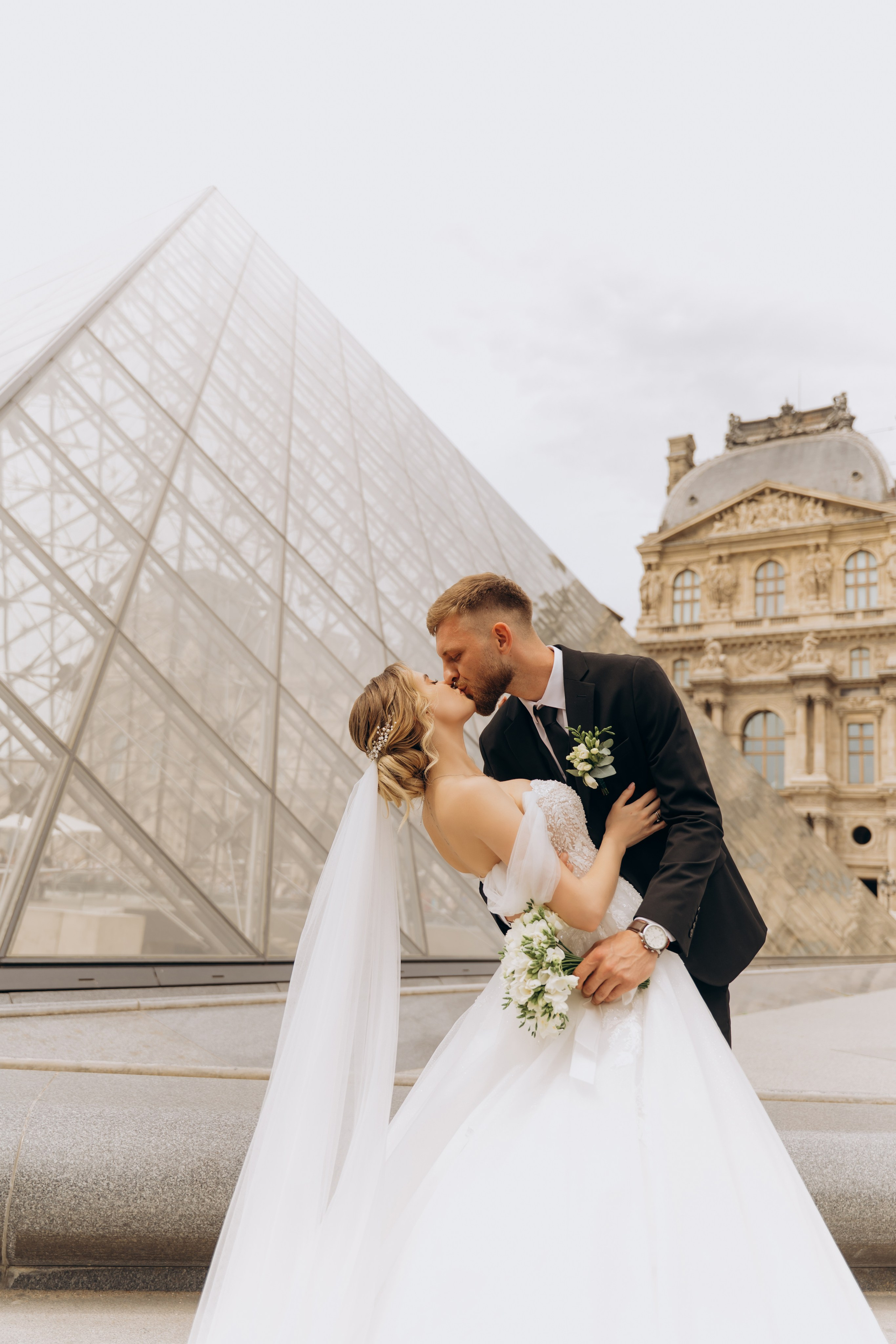 Wedding Day in Paris and Reception. Professional photographer in Paris — Shybitska Iryna