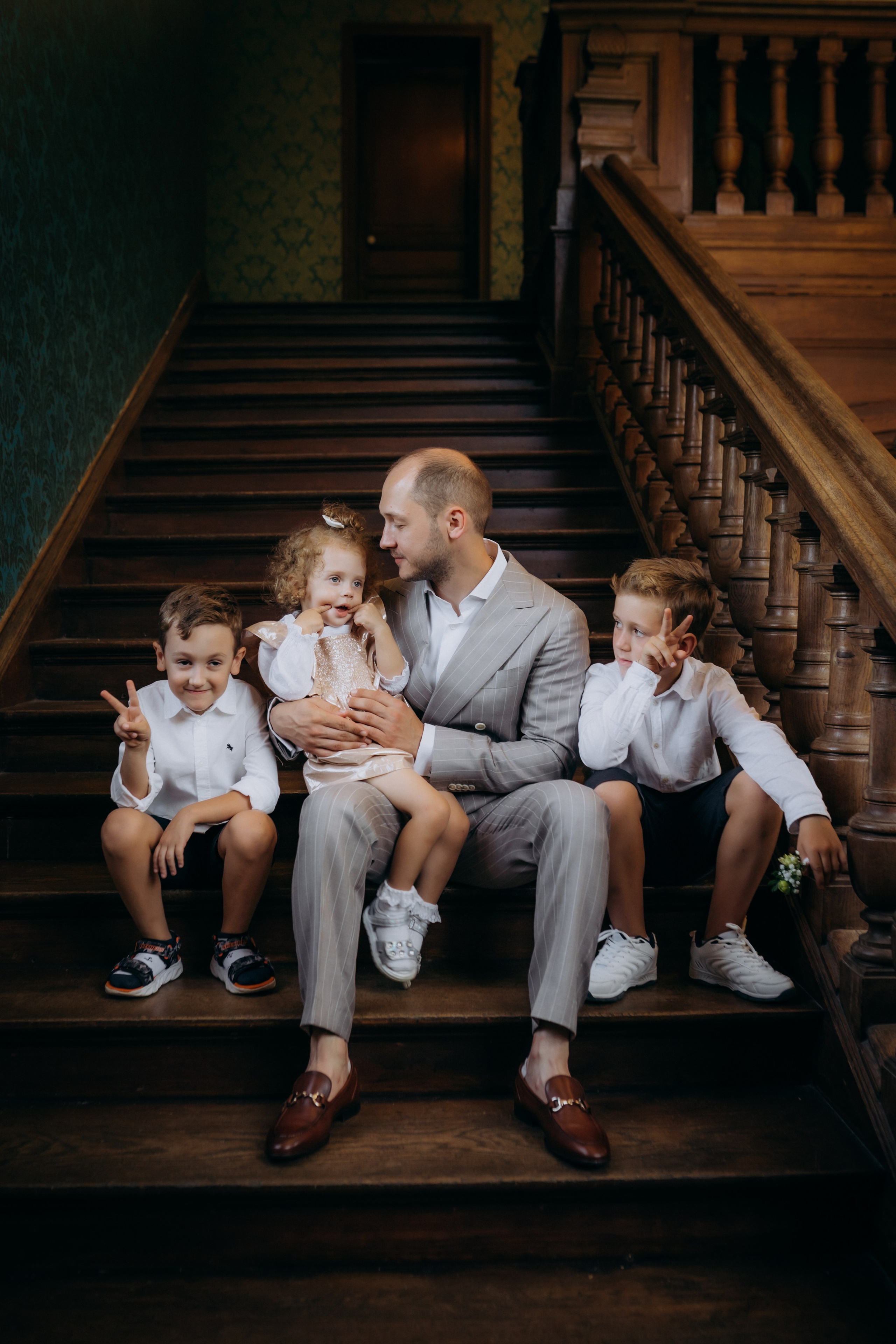 Свадебная фотосессия во французском замке. Professional photographer in Paris — Shybitska Iryna