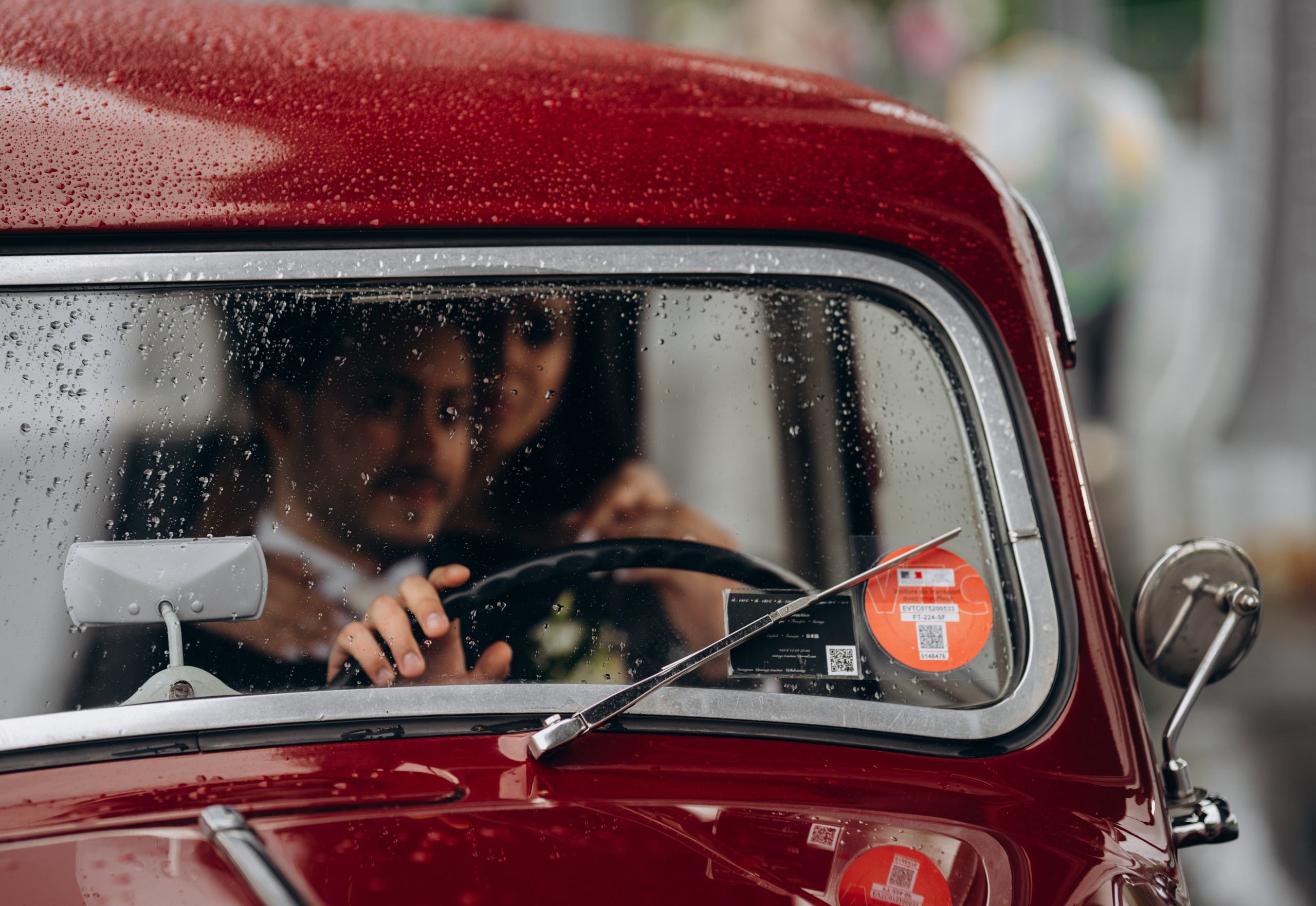 Wedding photo shoot in France_Cabriolet_Paris. Professional photographer in Paris — Shybitska Iryna