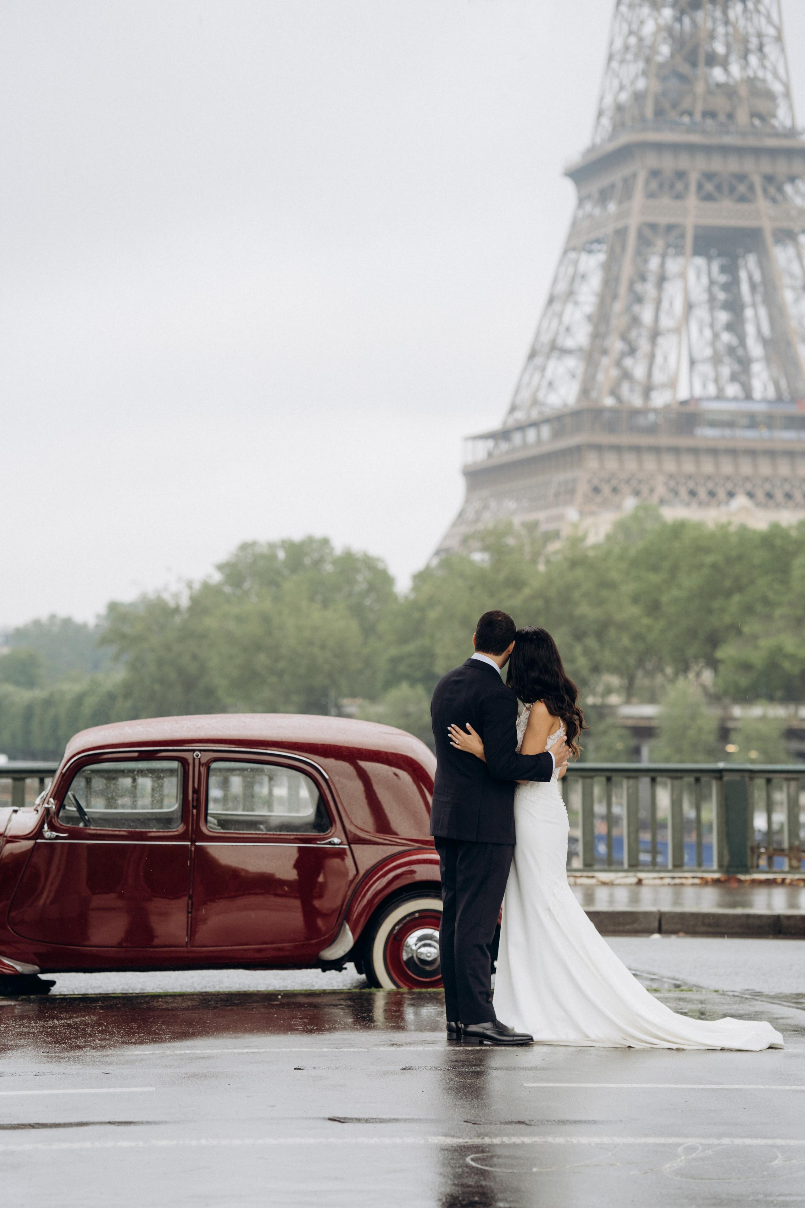 Wedding photo shoot in France_Cabriolet_Paris. Professional photographer in Paris — Shybitska Iryna