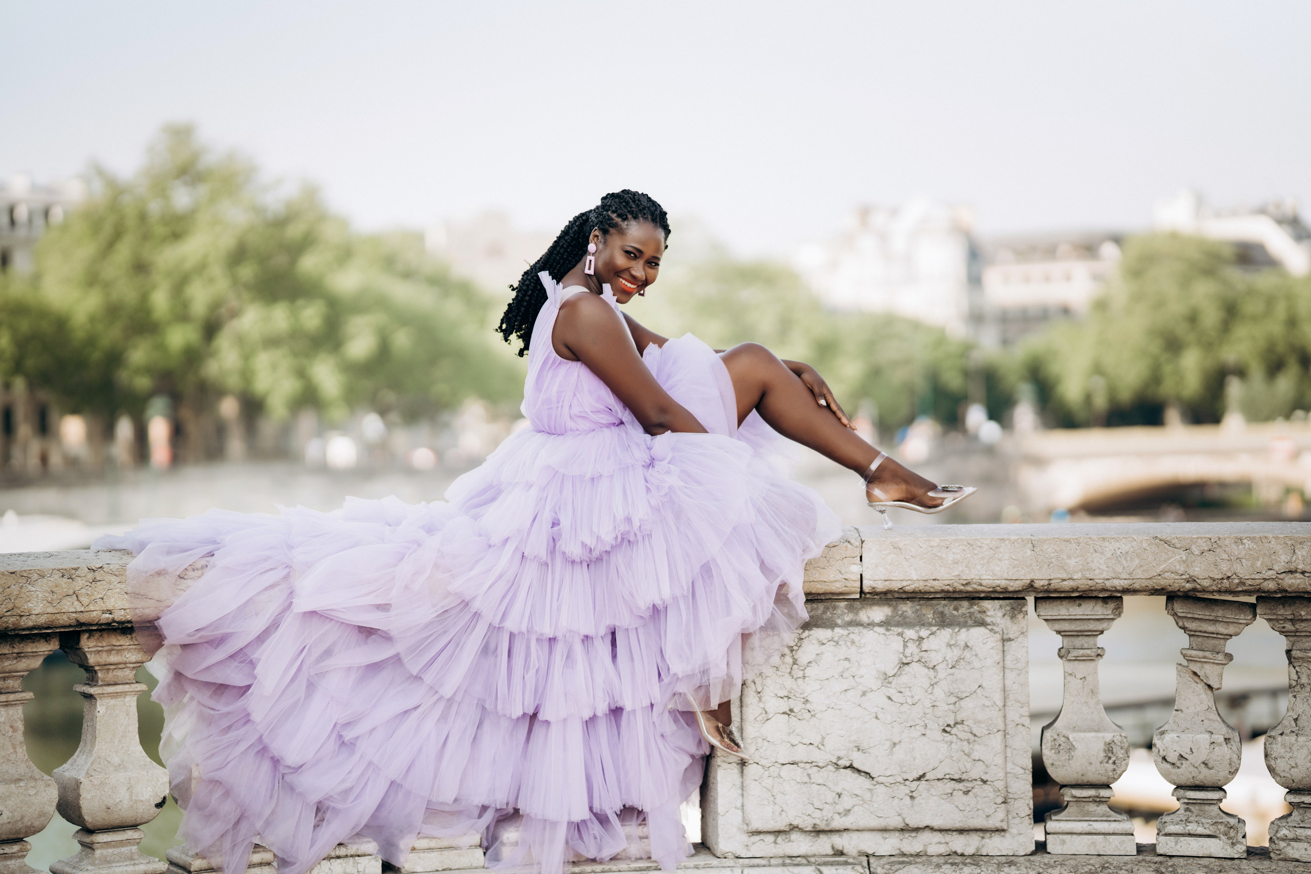 Family photo session in Paris — Louvre — Eiffel Tower. Professional photographer in Paris — Shybitska Iryna