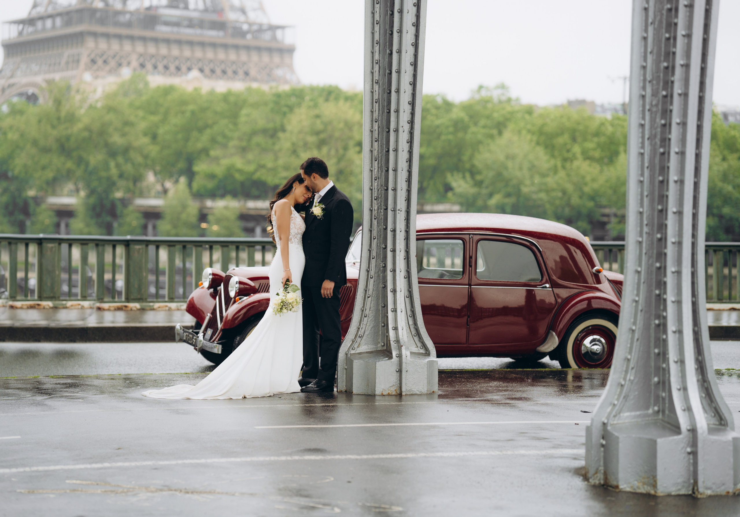 Wedding photo shoot in France_Cabriolet_Paris. Professional photographer in Paris — Shybitska Iryna