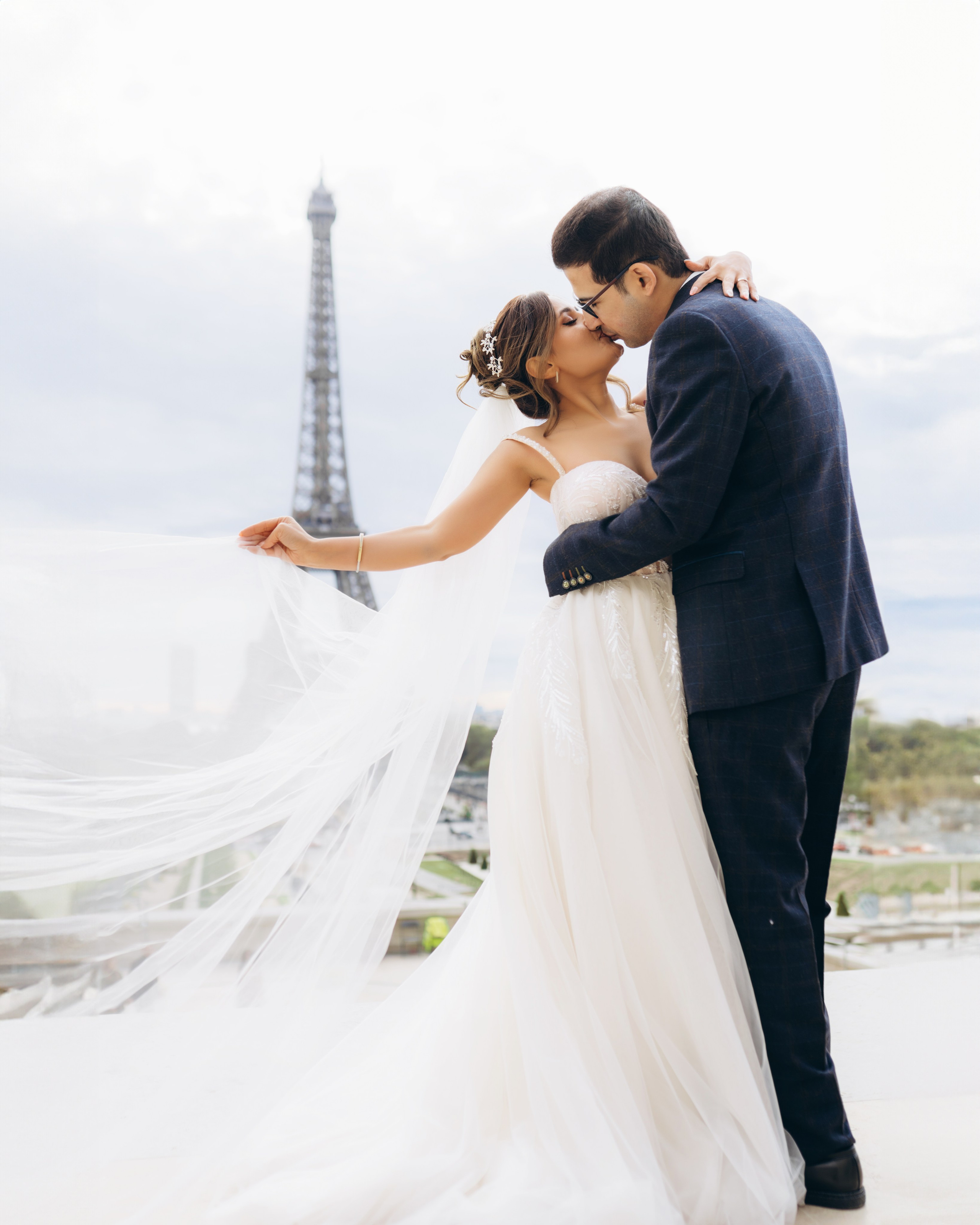 Wedding photo shoot. Professional photographer in Paris — Shybitska Iryna