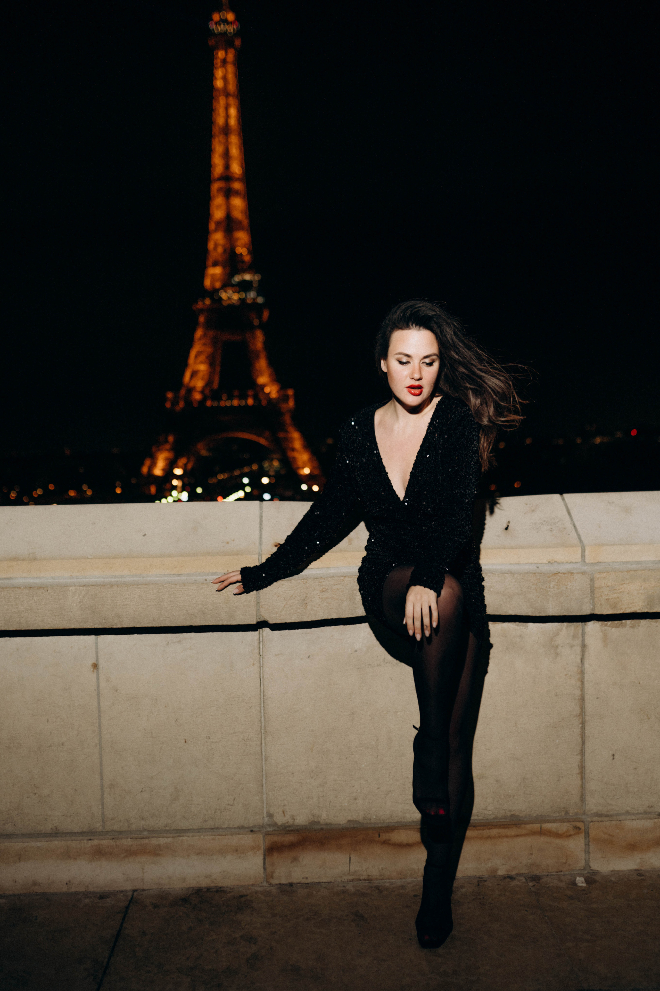Night photo session in Paris. Professional photographer in Paris — Shybitska Iryna