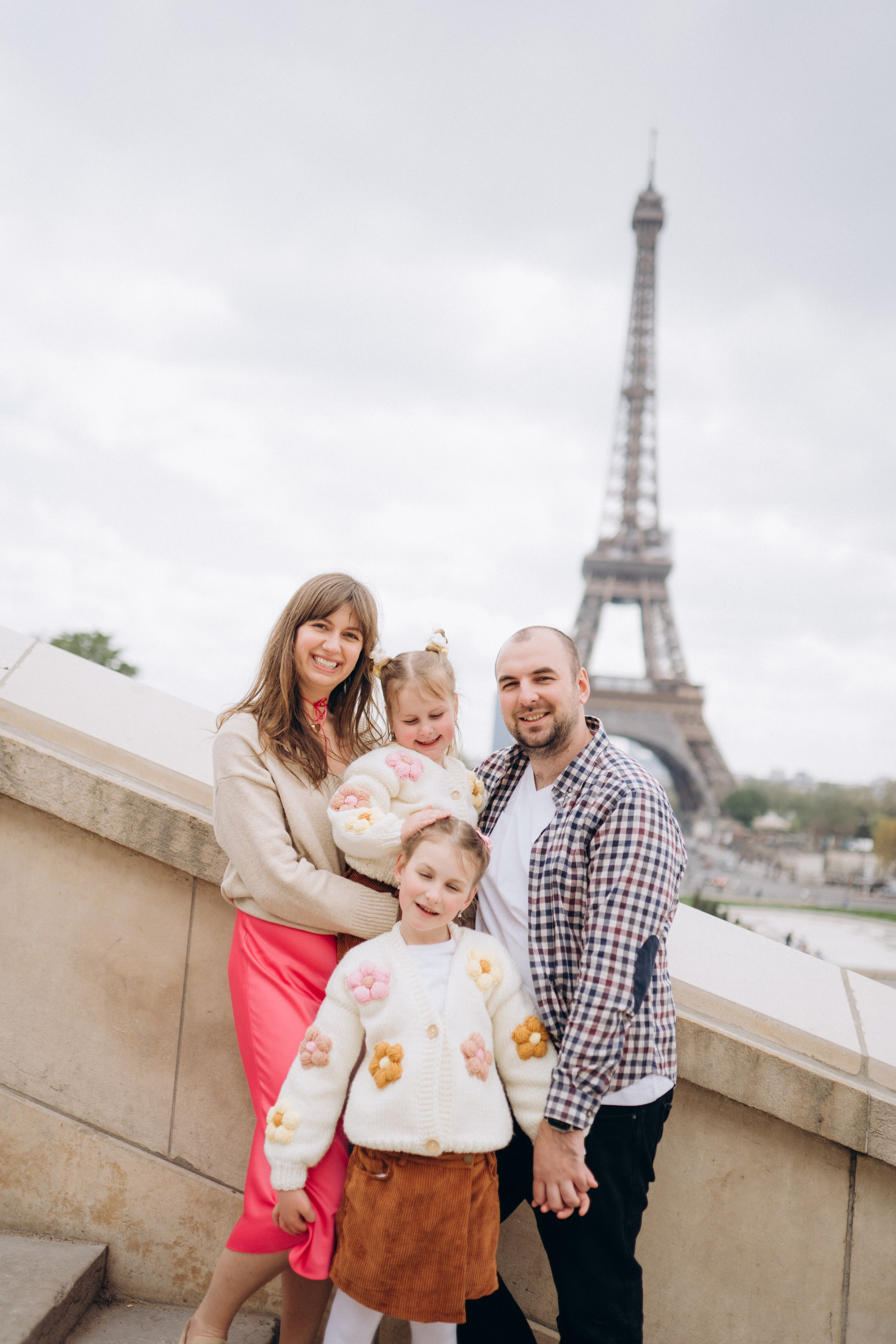 Family photo shoot. Paris. Professional photographer in Paris — Shybitska Iryna