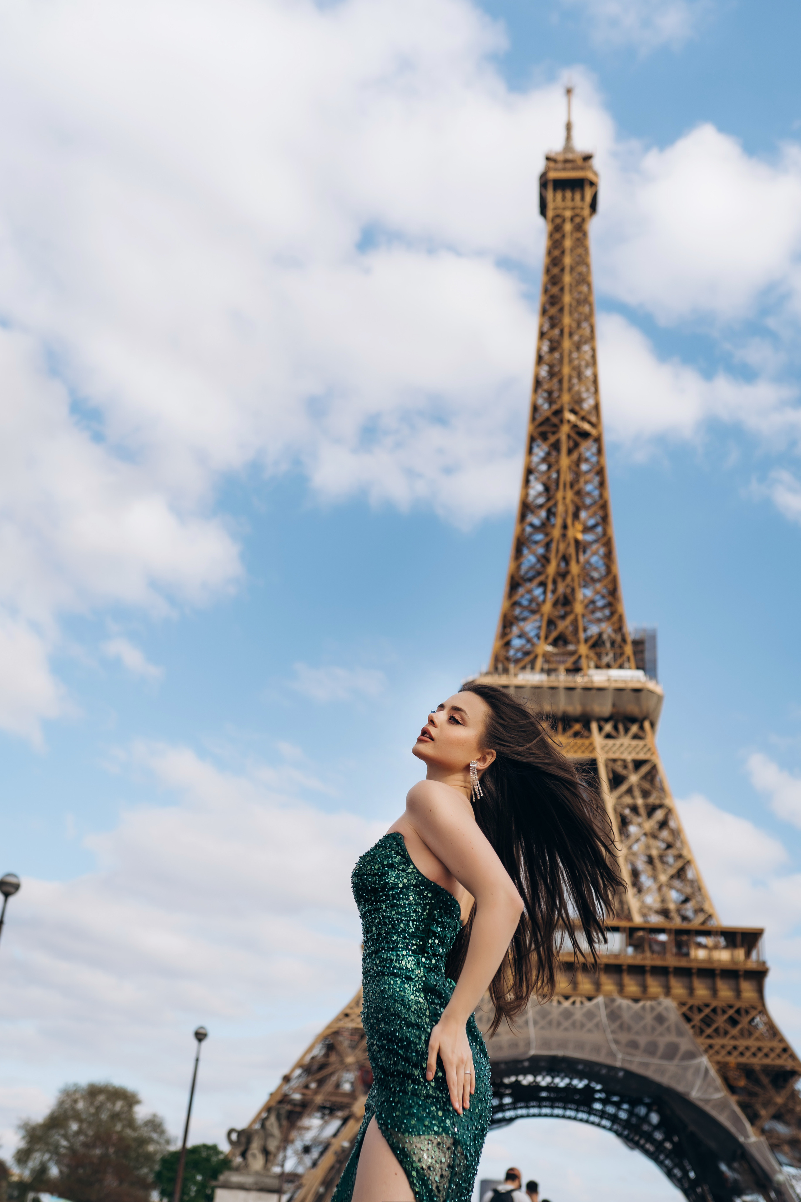 Eiffel Tower — Photo shoot. Professional photographer in Paris — Shybitska Iryna